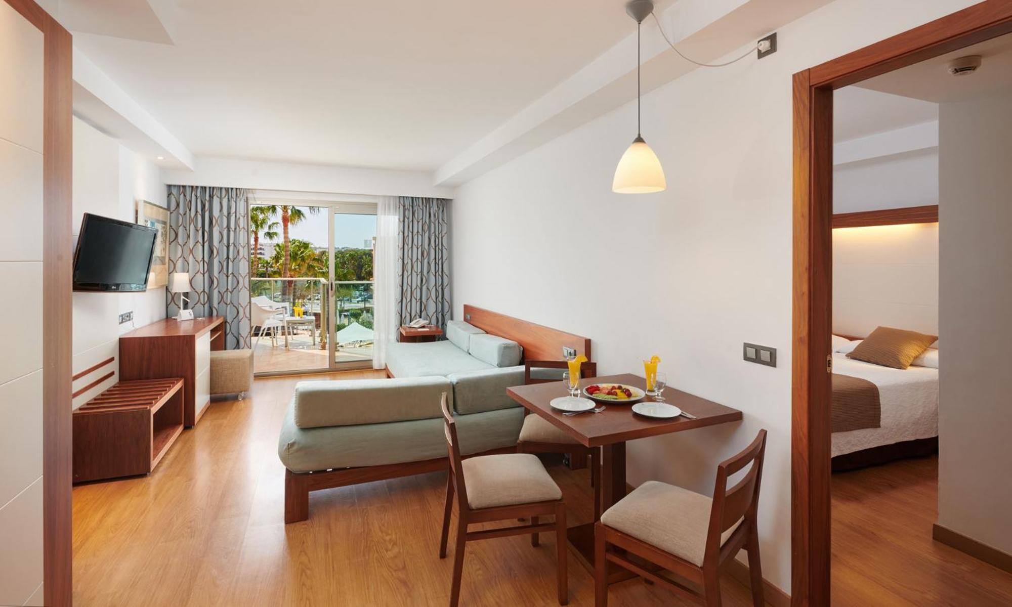 One-Bedroom Standard Apartment - Photo 8