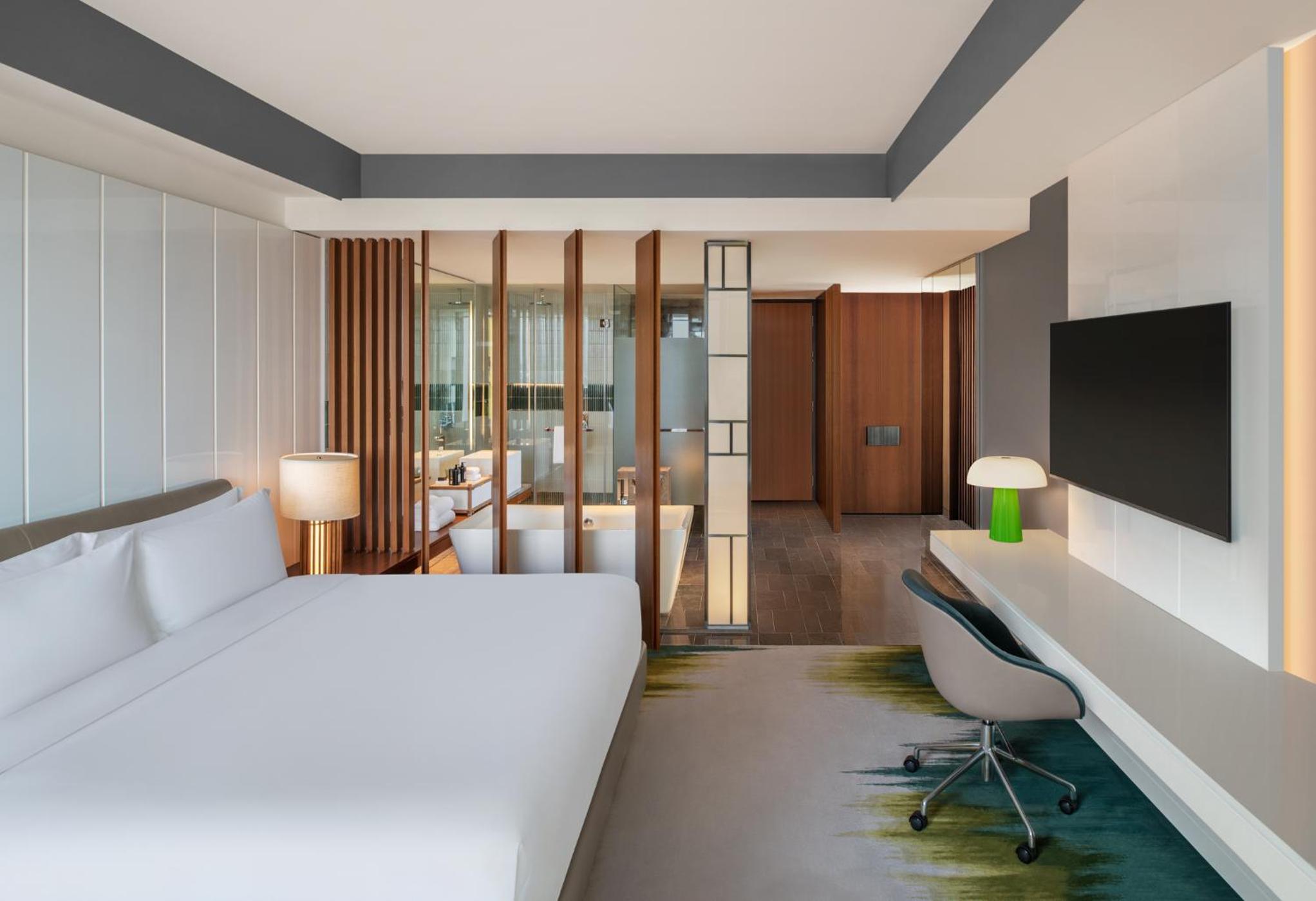 Fabulous Room, Guest room, 1 King, City view - Photo 8