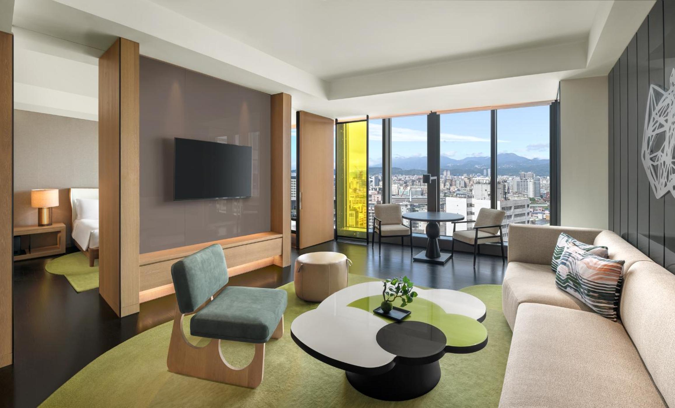 Marvelous One-Bedroom Suite with Two Double Beds and City View photo 1