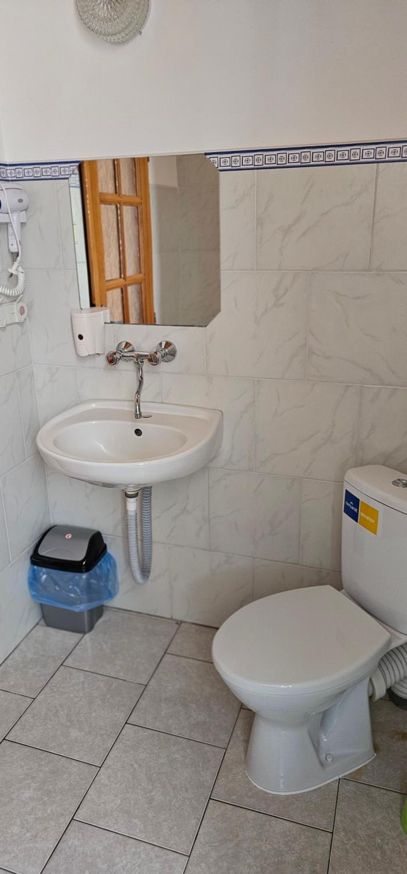 Family Room with Private Bathroom photo 1