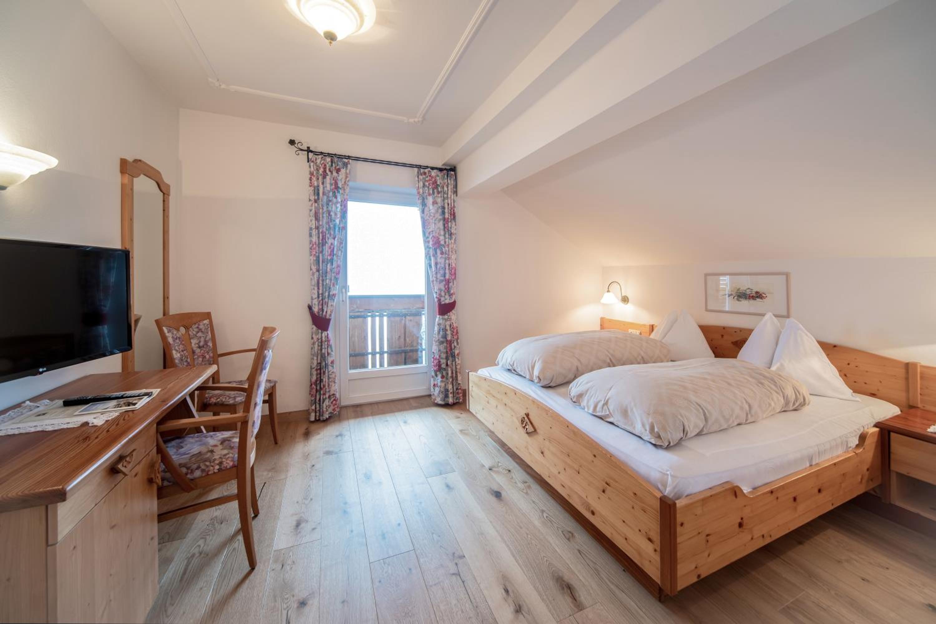Superior Double Room with Balcony - Photo 5
