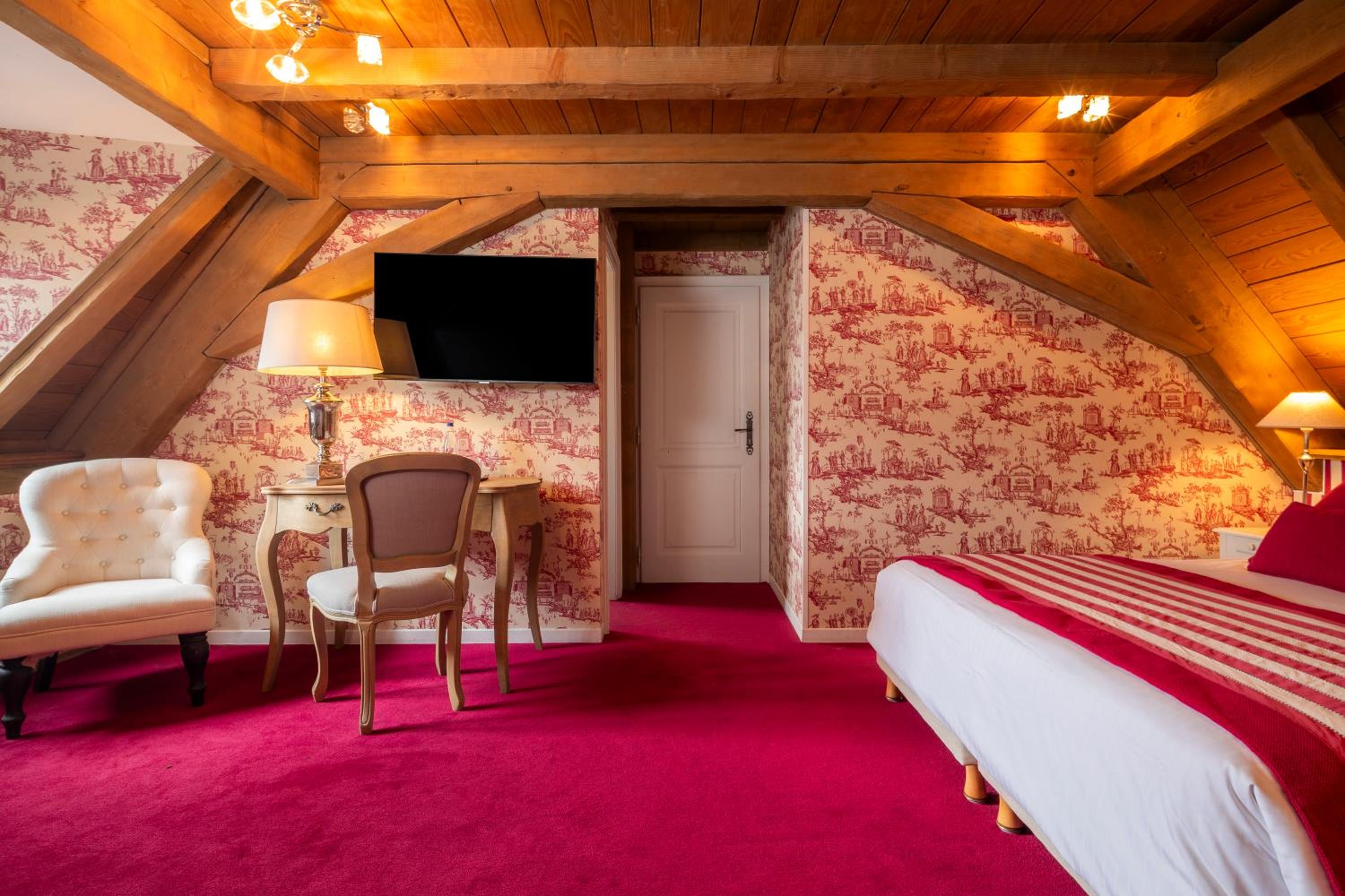 Double Room with Hot Tub - Photo 4