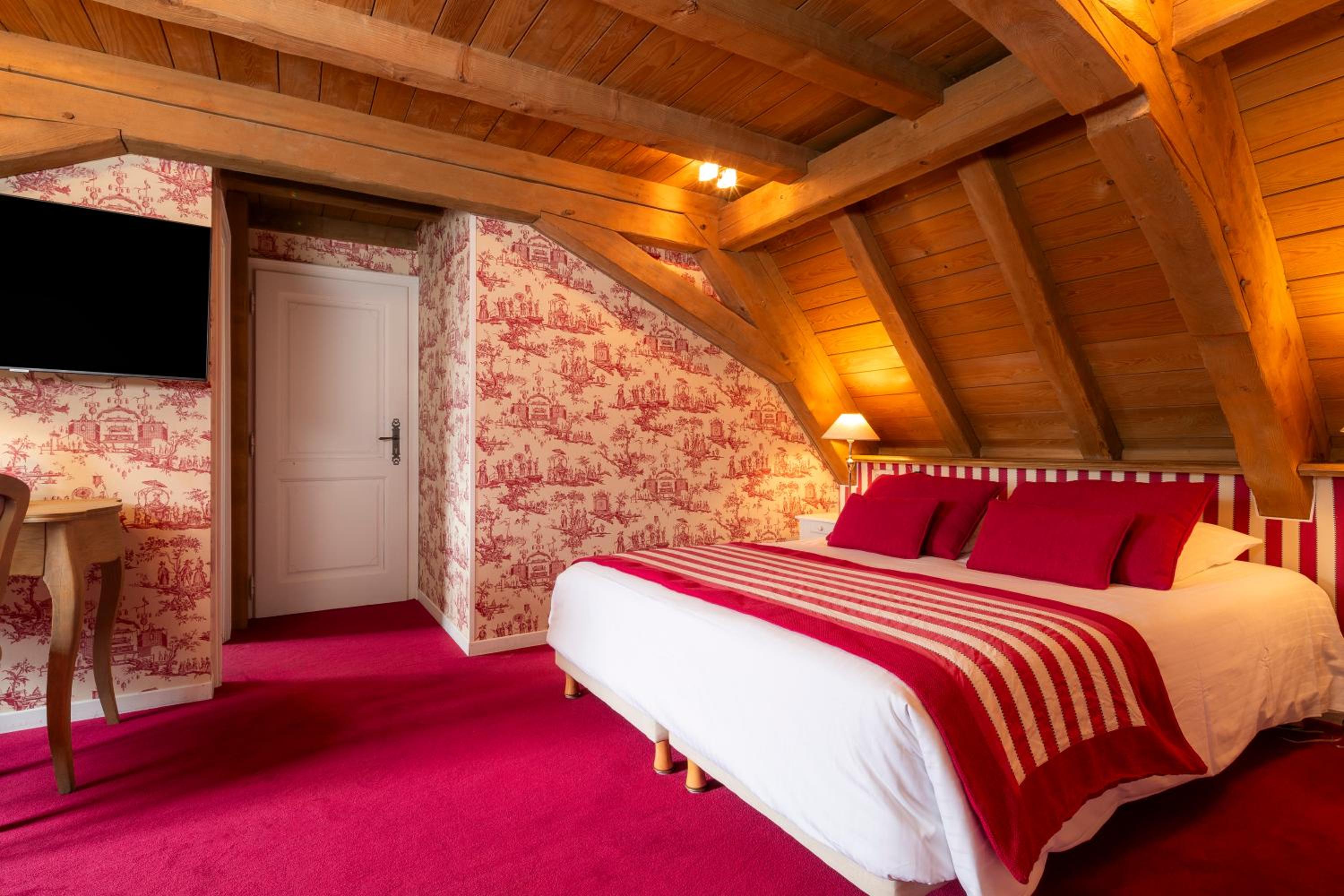 Double Room with Hot Tub - Photo 1