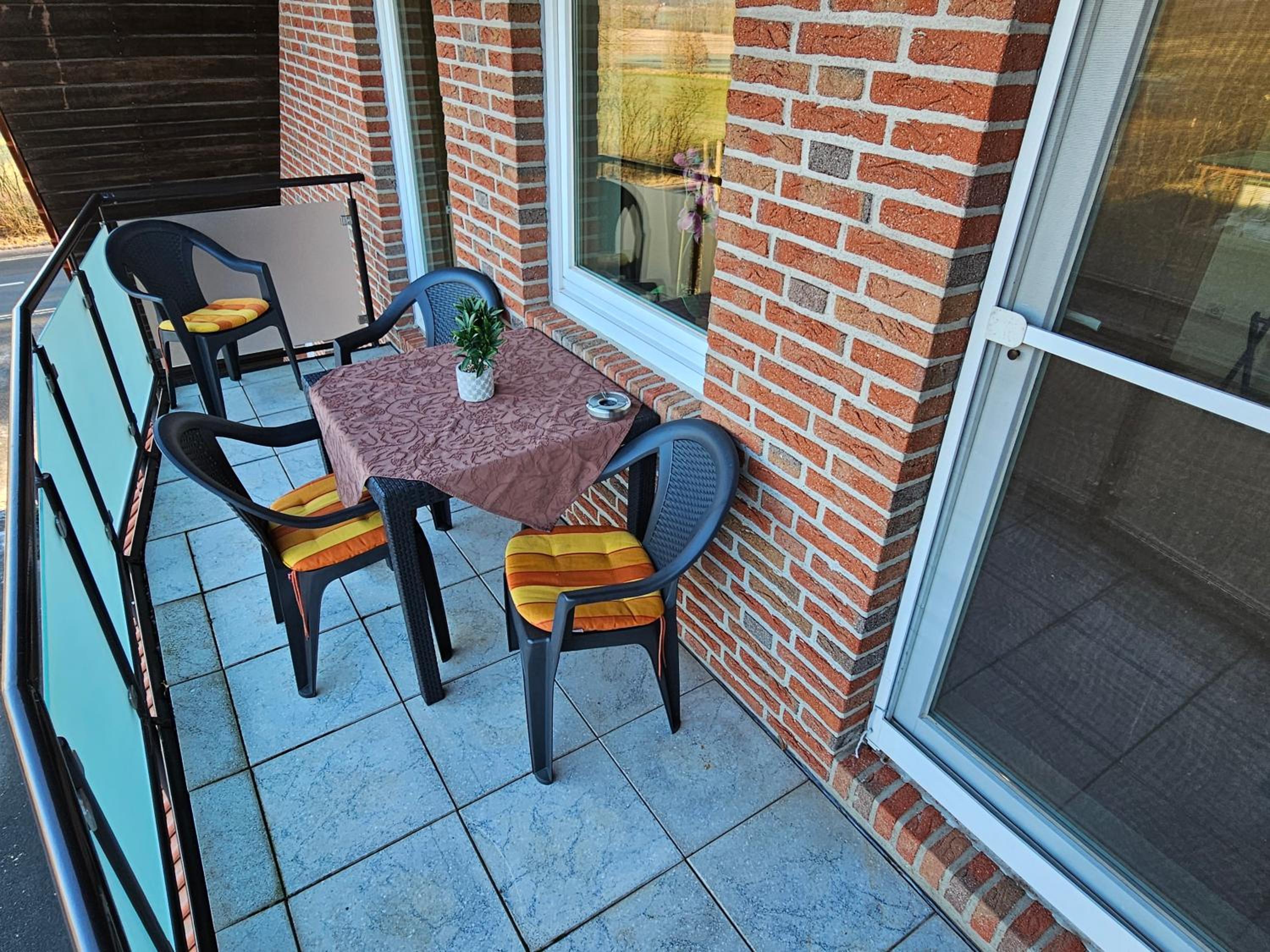 Family Room with Balcony - Photo 9