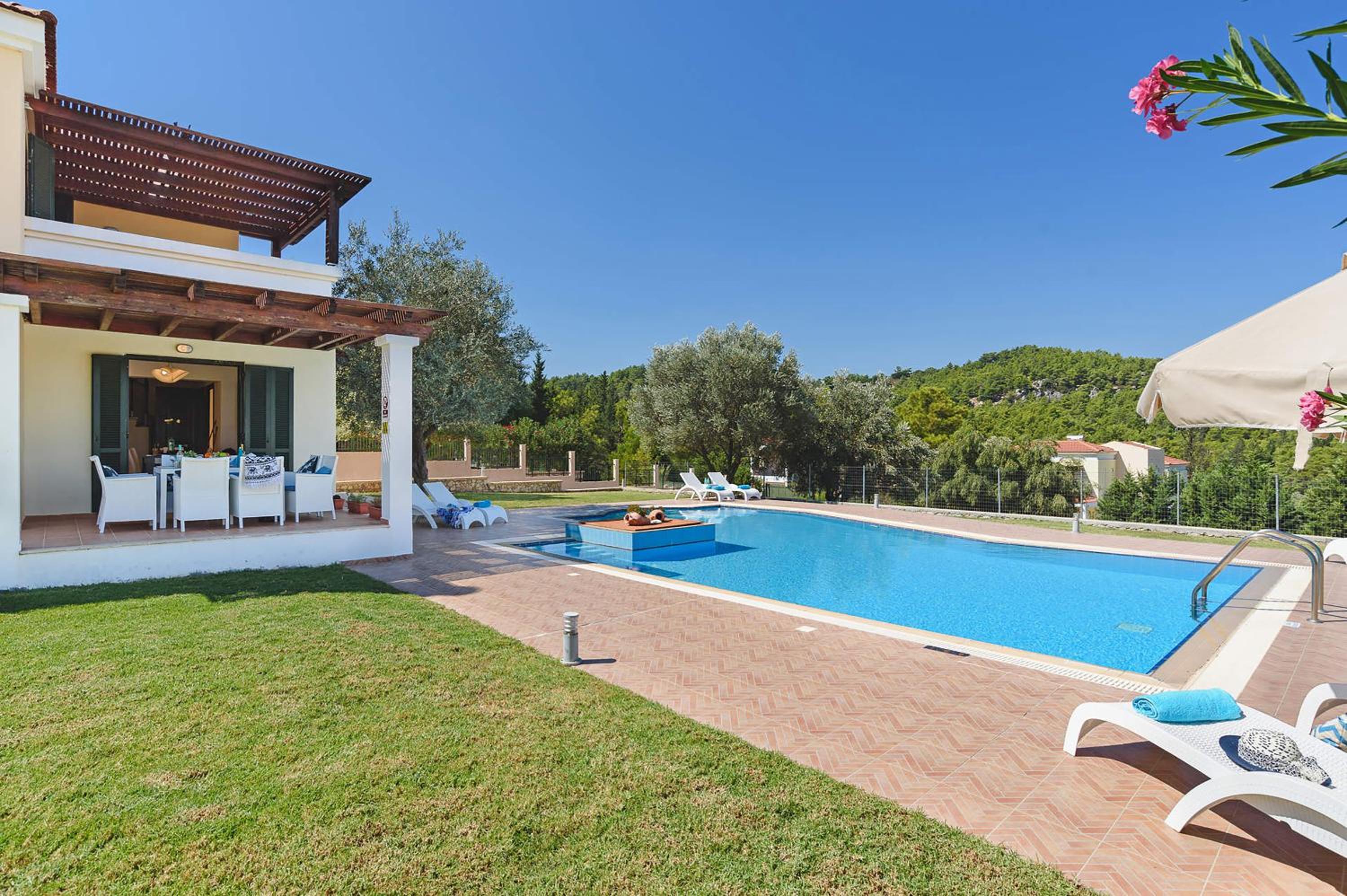 Villa photo 3