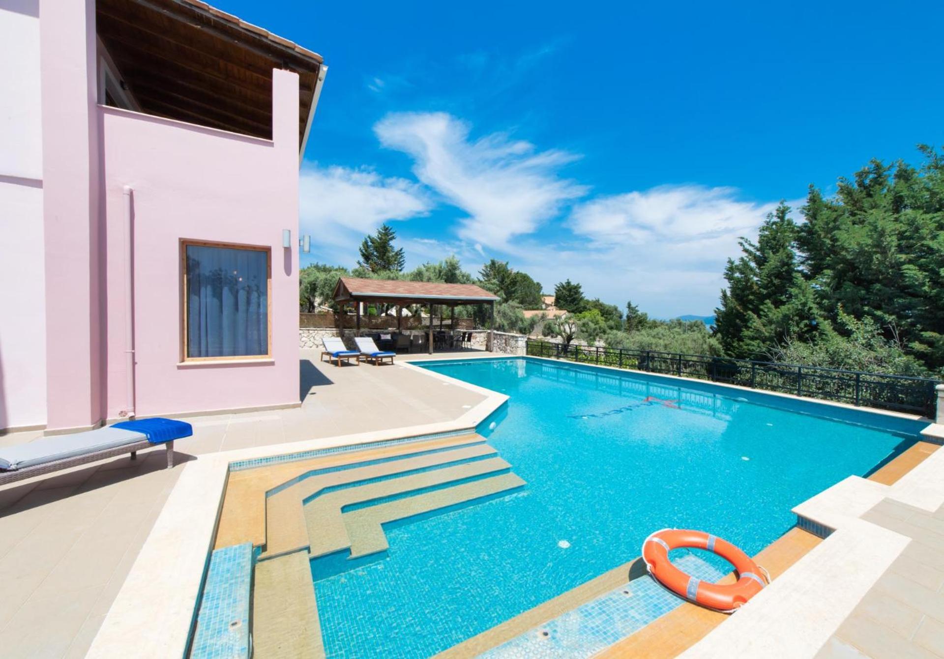 Three-Bedroom Villa photo 2