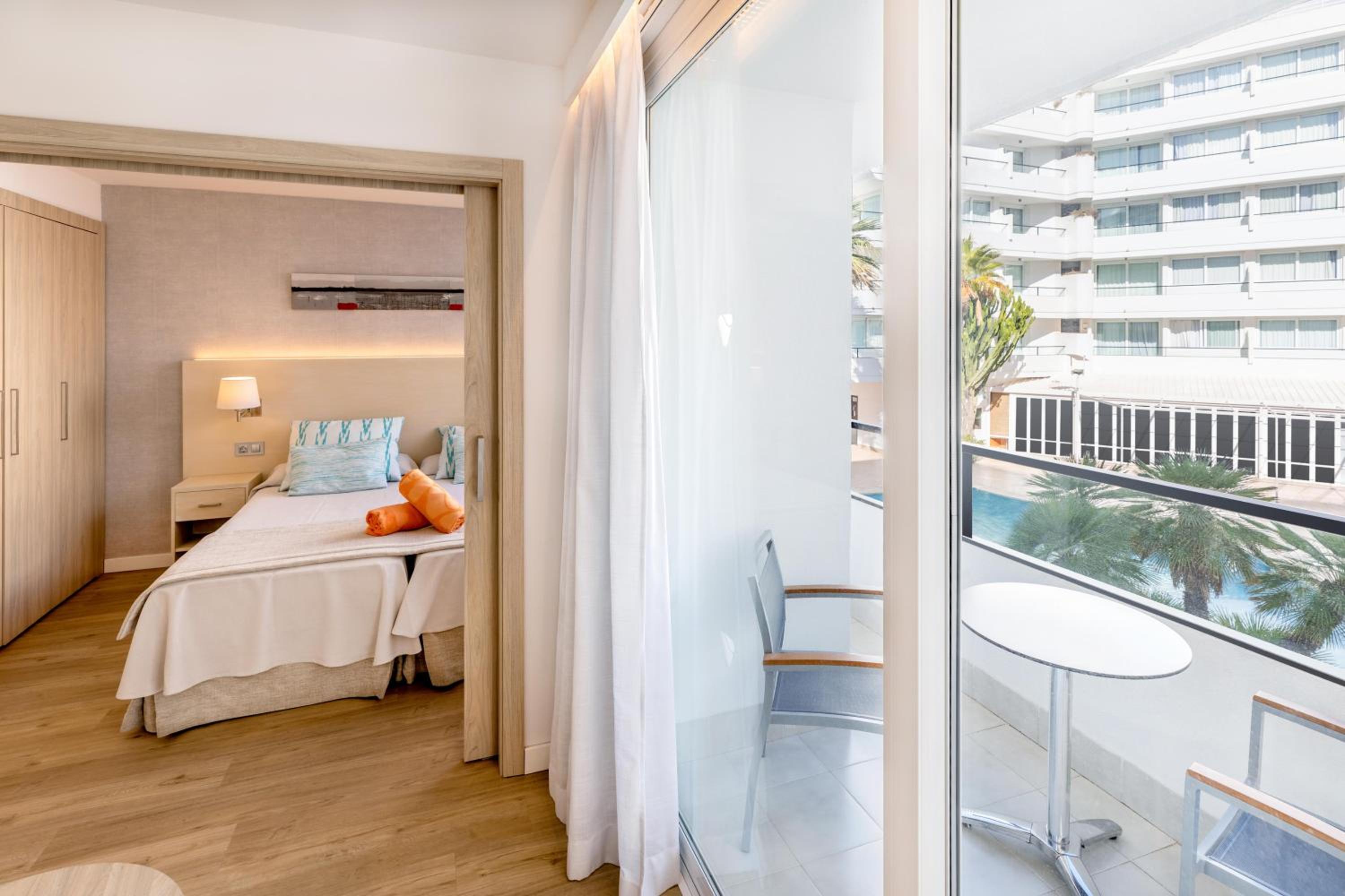 Apartamento con vista a la piscina