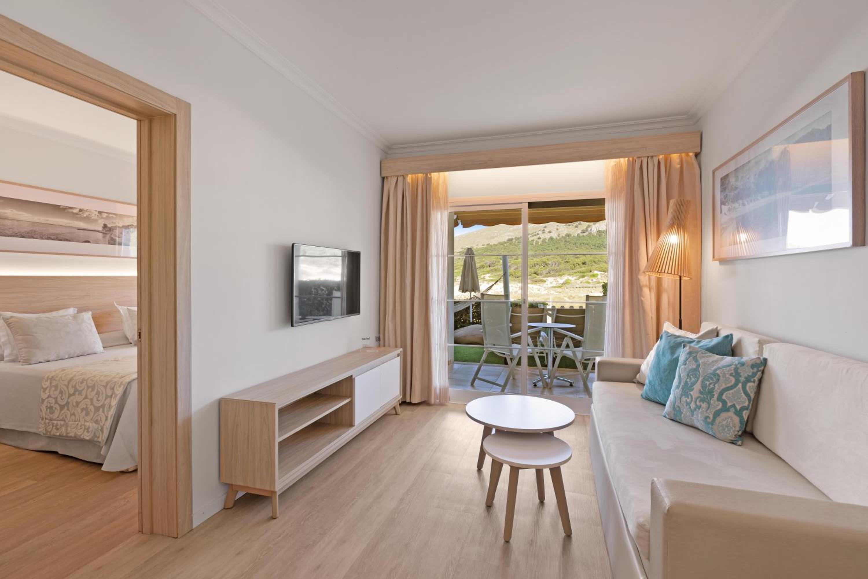 One-Bedroom Apartment With Garden and Mini Pool