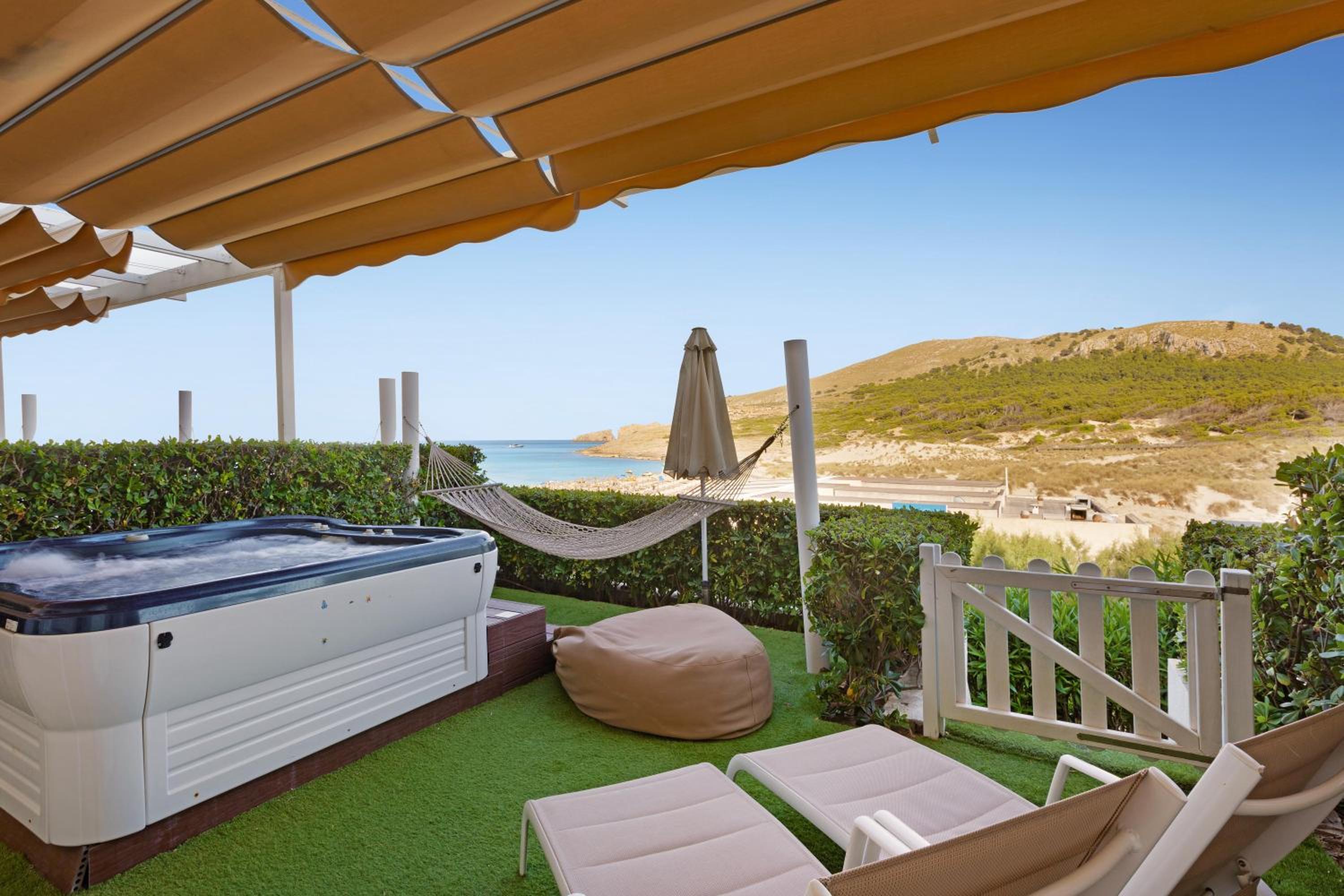 One-Bedroom Apartment With Garden and Mini Pool