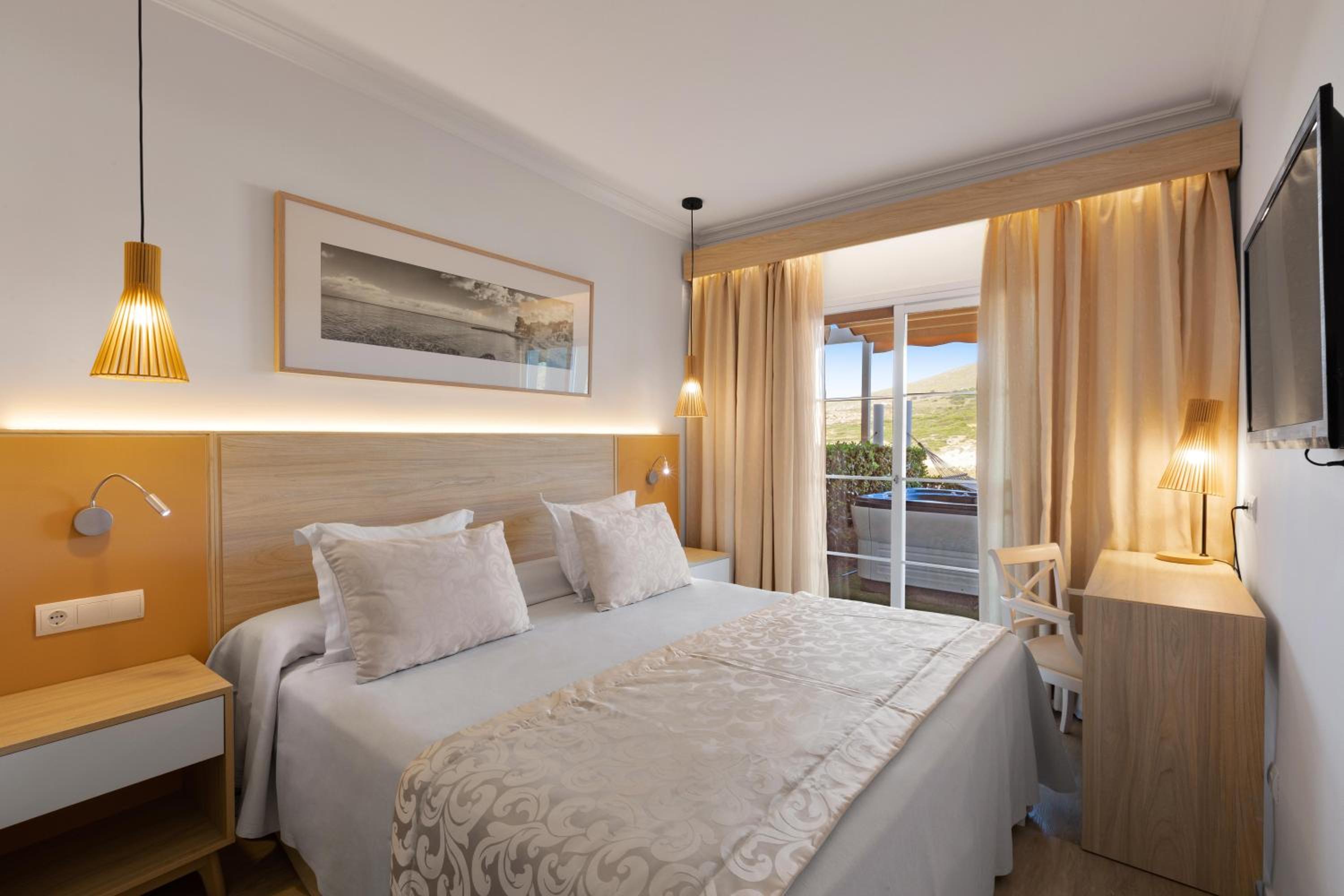 One-Bedroom Apartment With Garden and Mini Pool