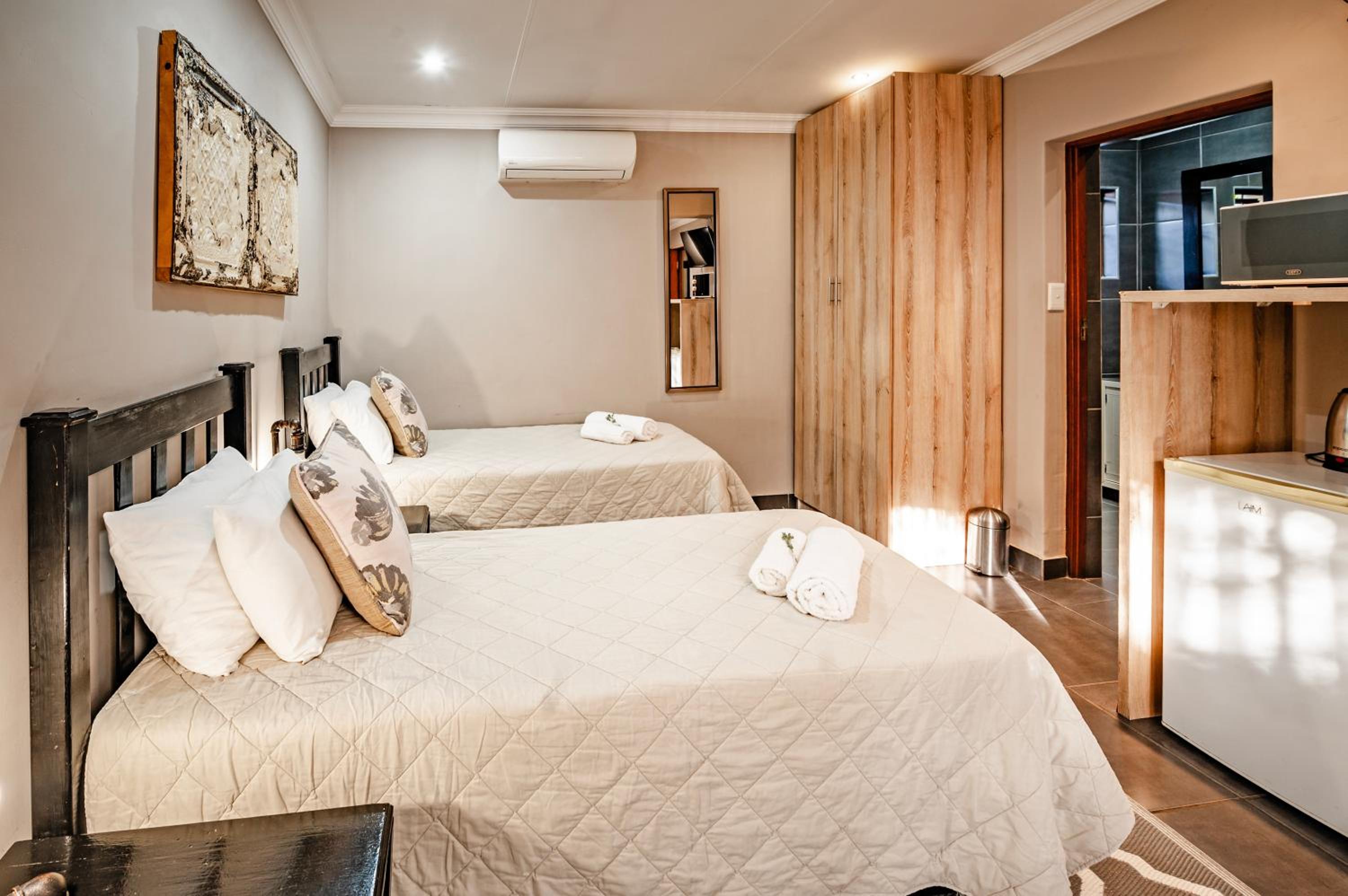 Budget Twin Room photo 2