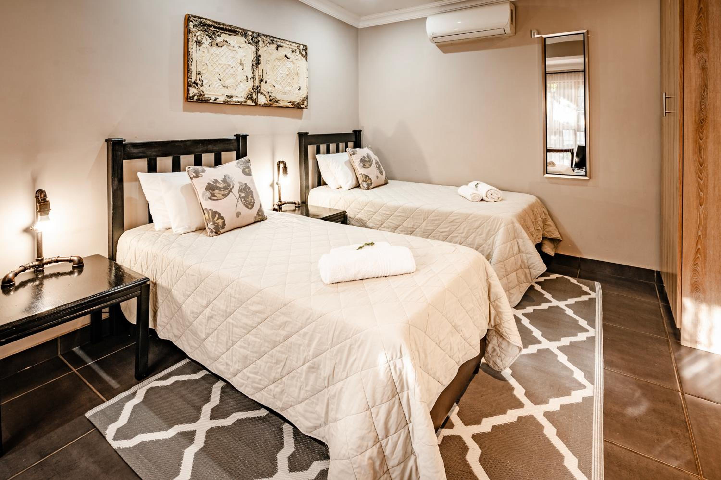 Budget Twin Room photo 3