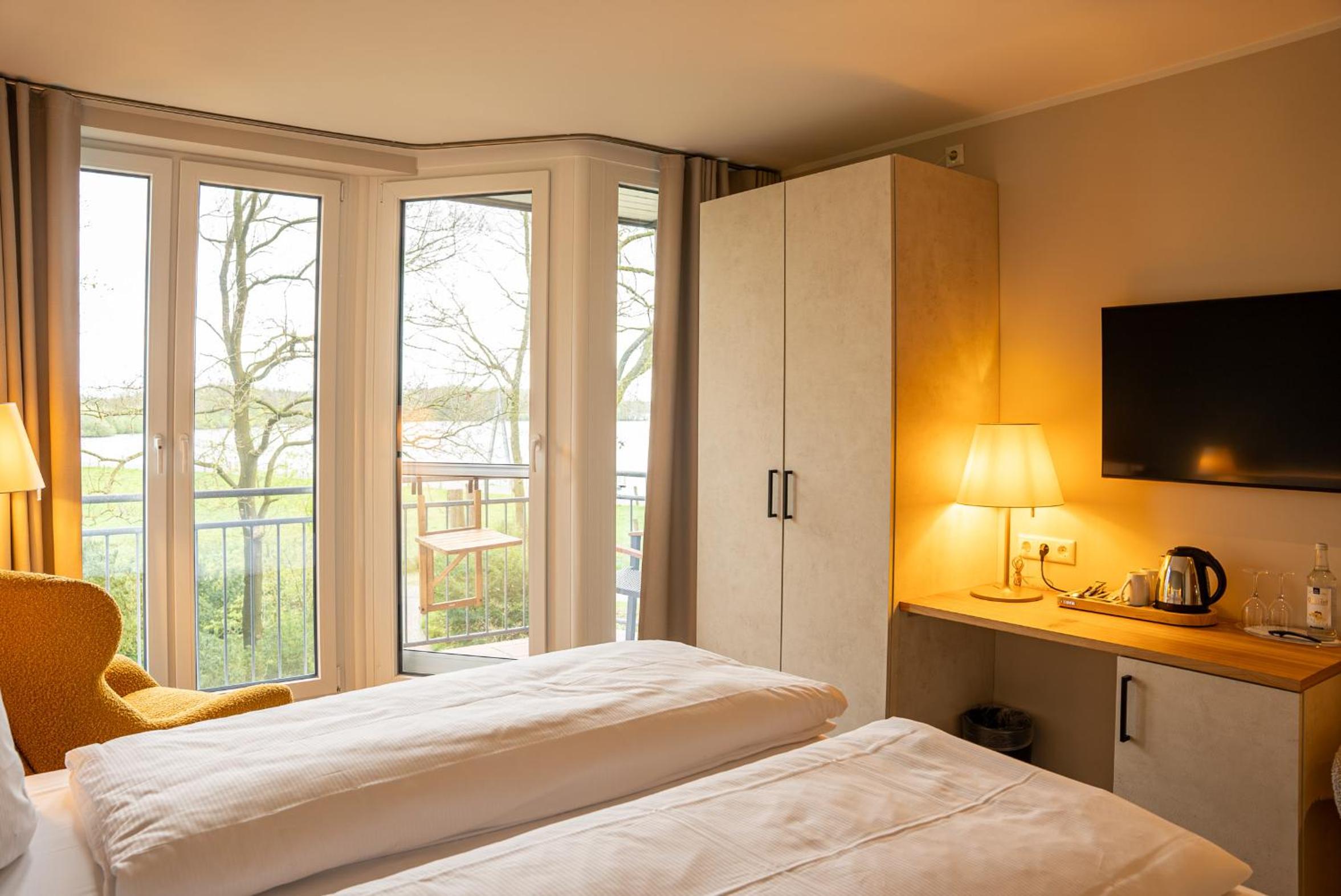 Double Room with Balcony - Photo 5