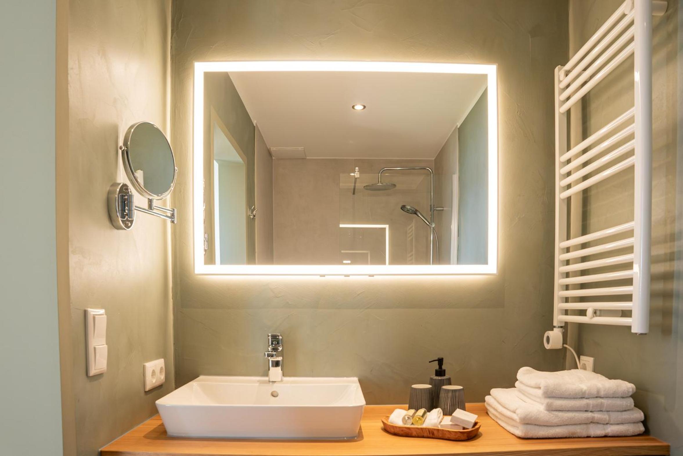 Double Room with Balcony - Photo 4