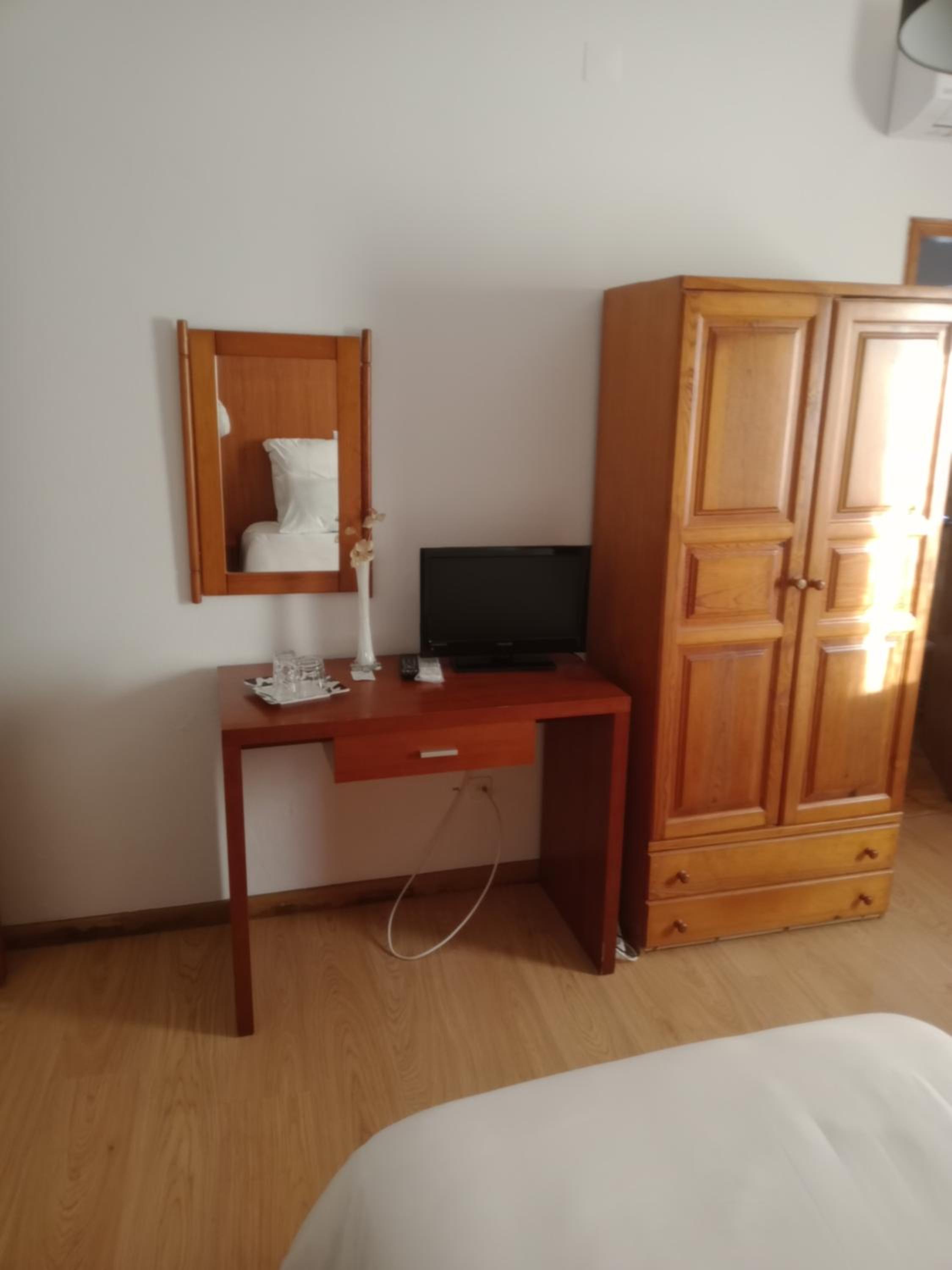 Twin Room - Photo 2