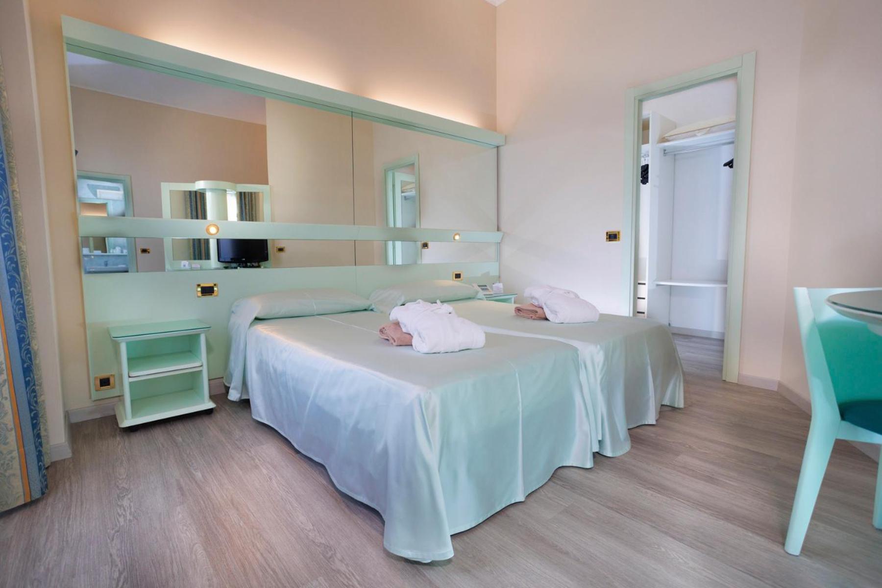 Junior Suite - Photo 12