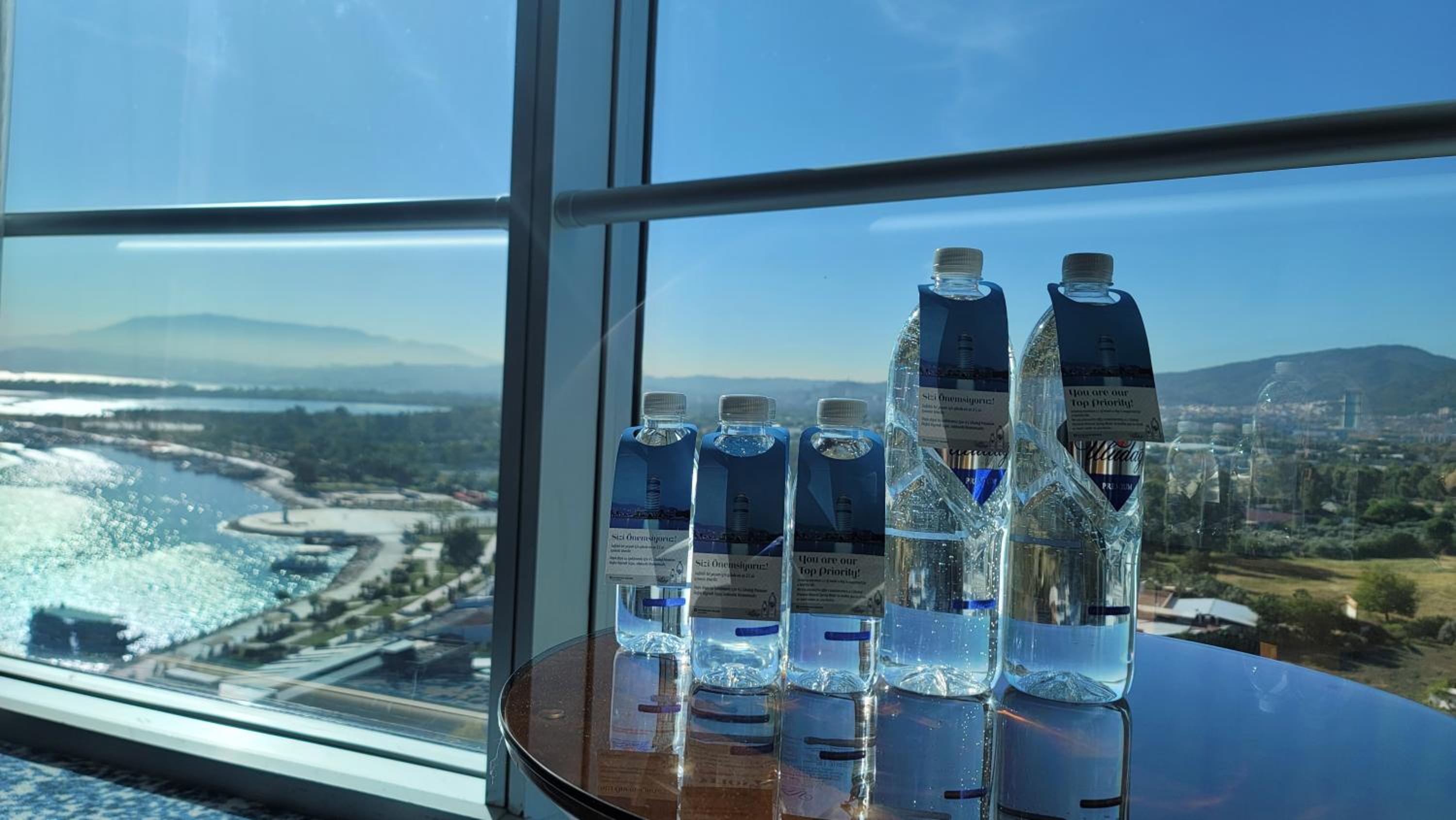 Standard Twin Room with Mountain View - Non-Smoking
