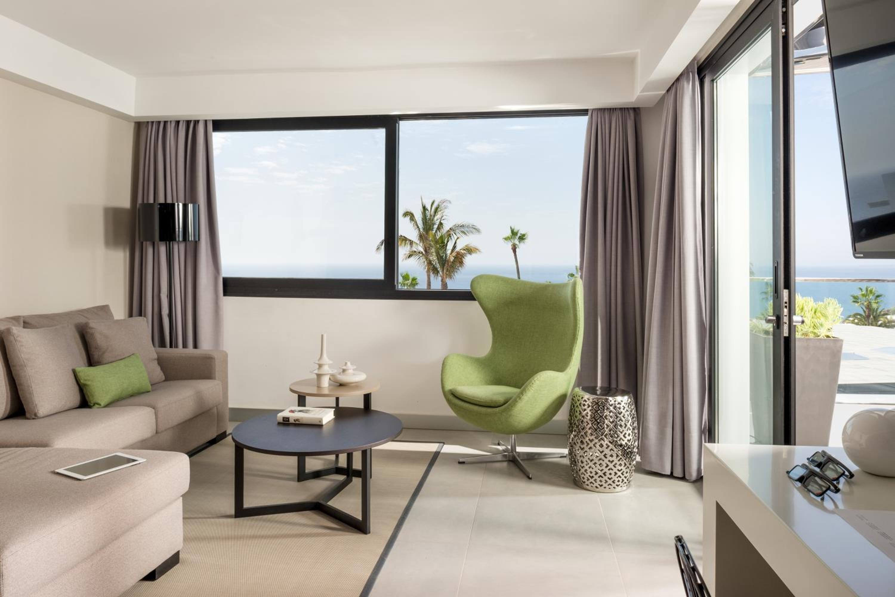 Two-Bedroom Deluxe Suite (4 Guests) - Photo 1