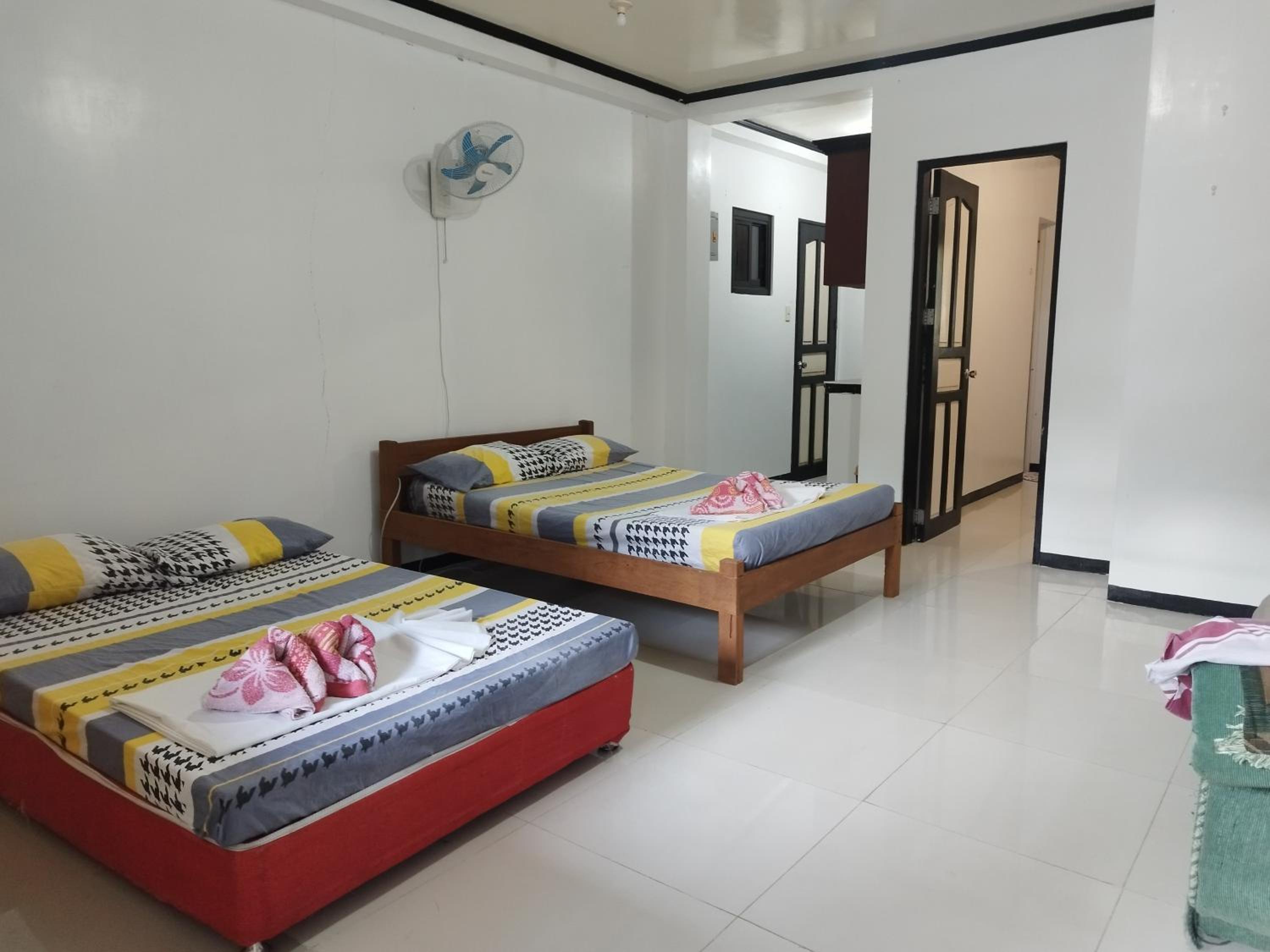 Family Room with Private Bathroom - Photo 3