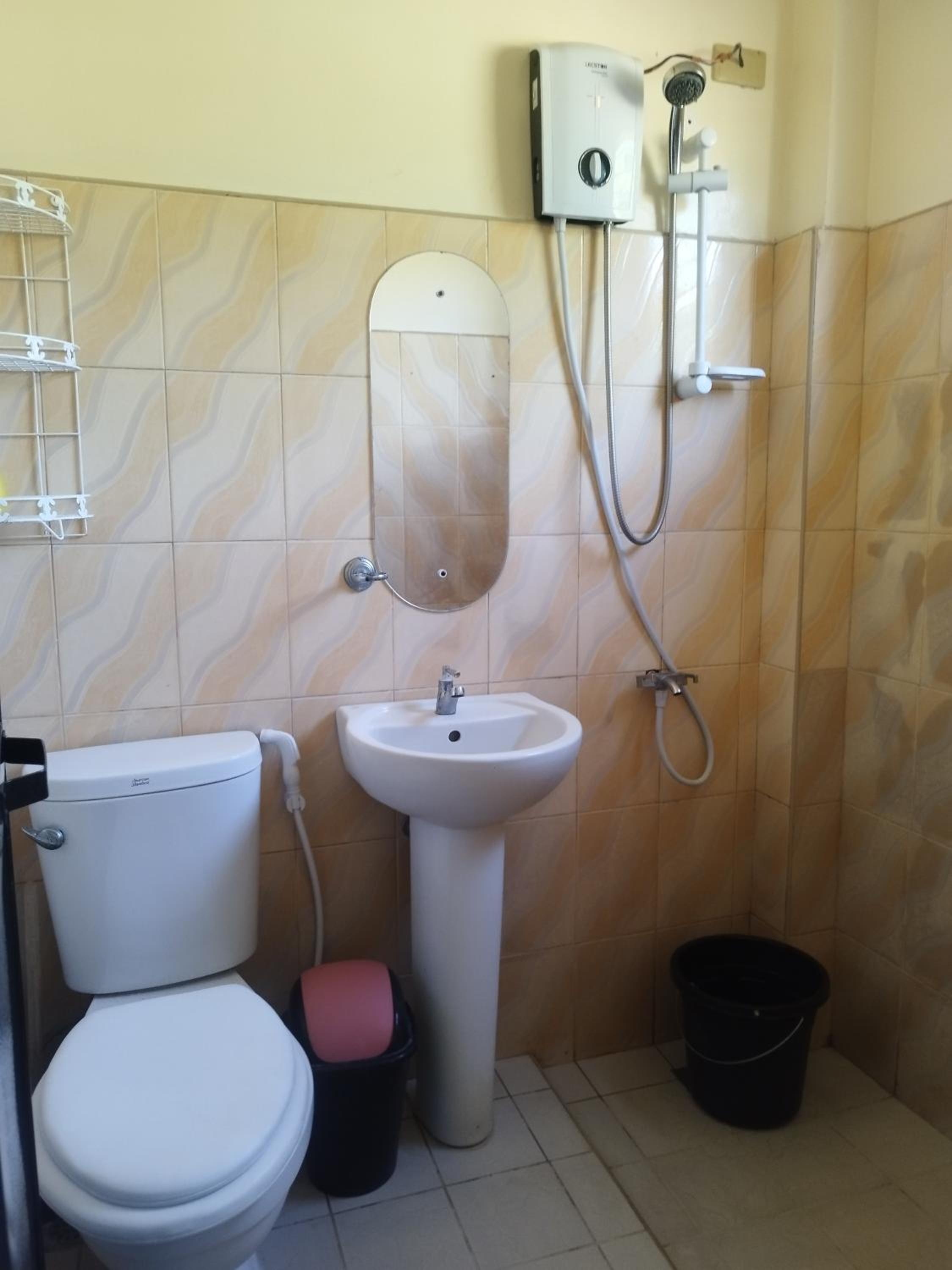 Family Room with Private Bathroom - Photo 8