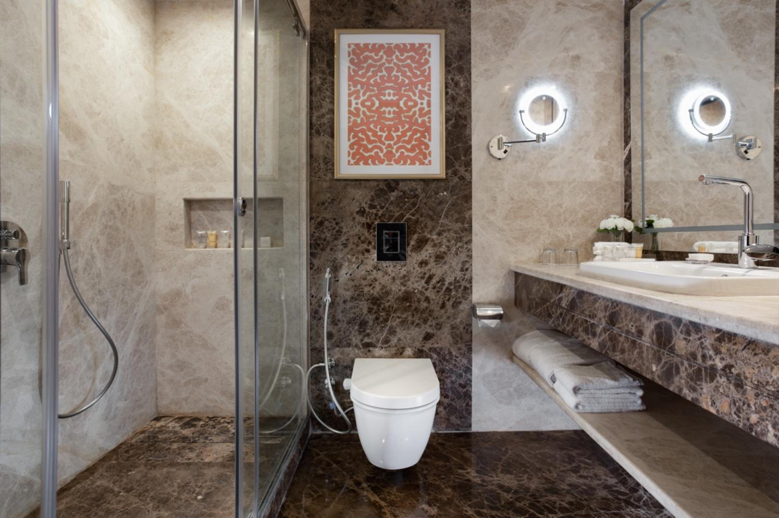 Honeymoon Suite