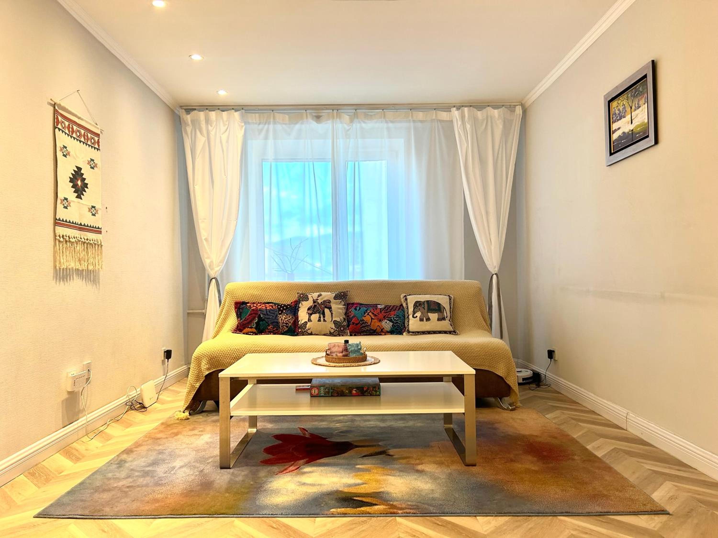 One-Bedroom Apartment photo 1