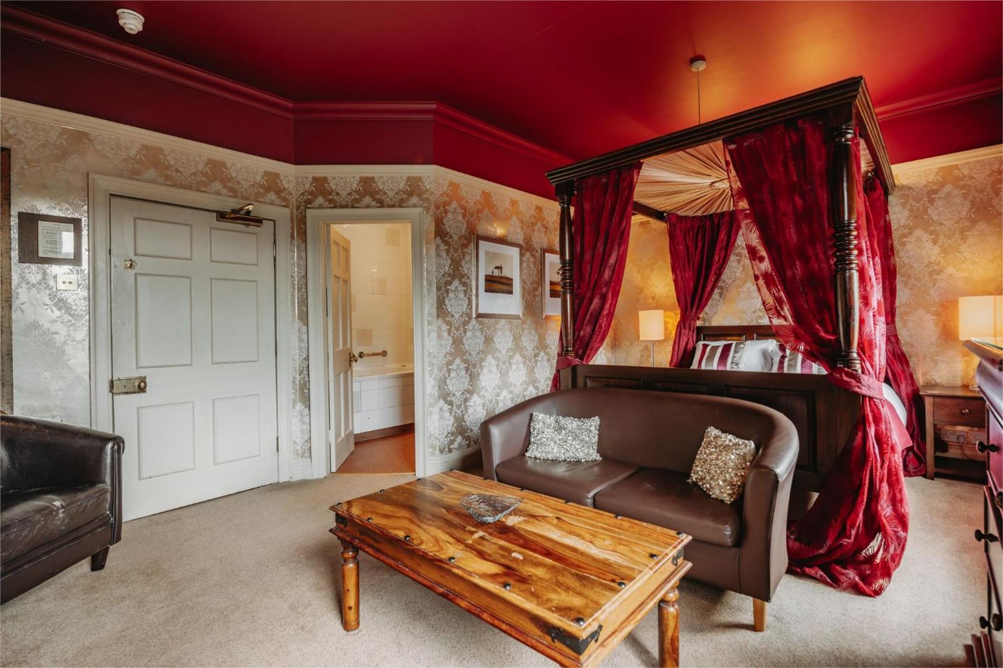 Deluxe King Room - Photo 2