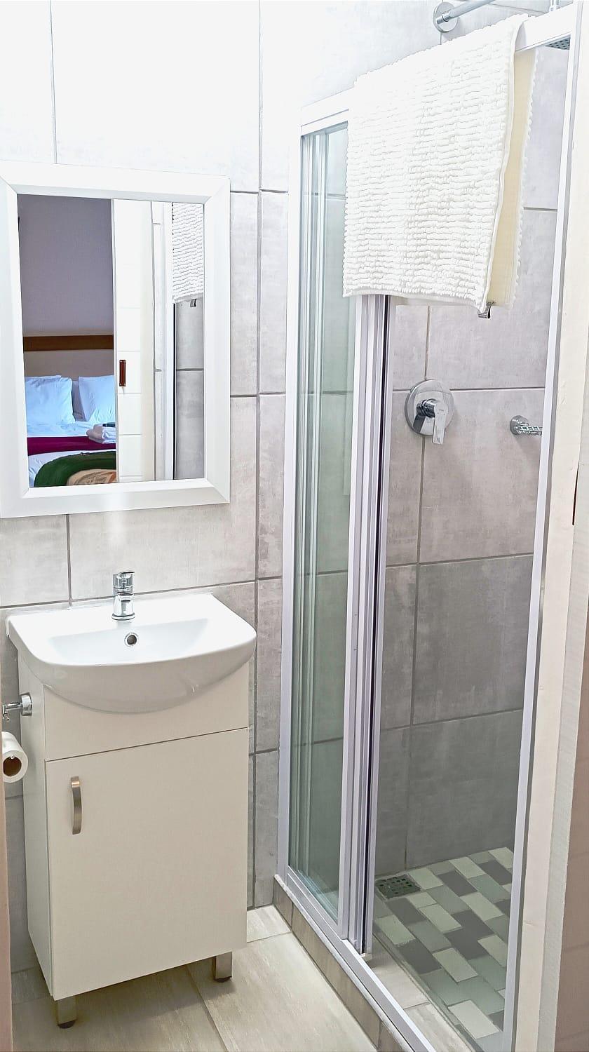 Family Room with Bathroom photo 2
