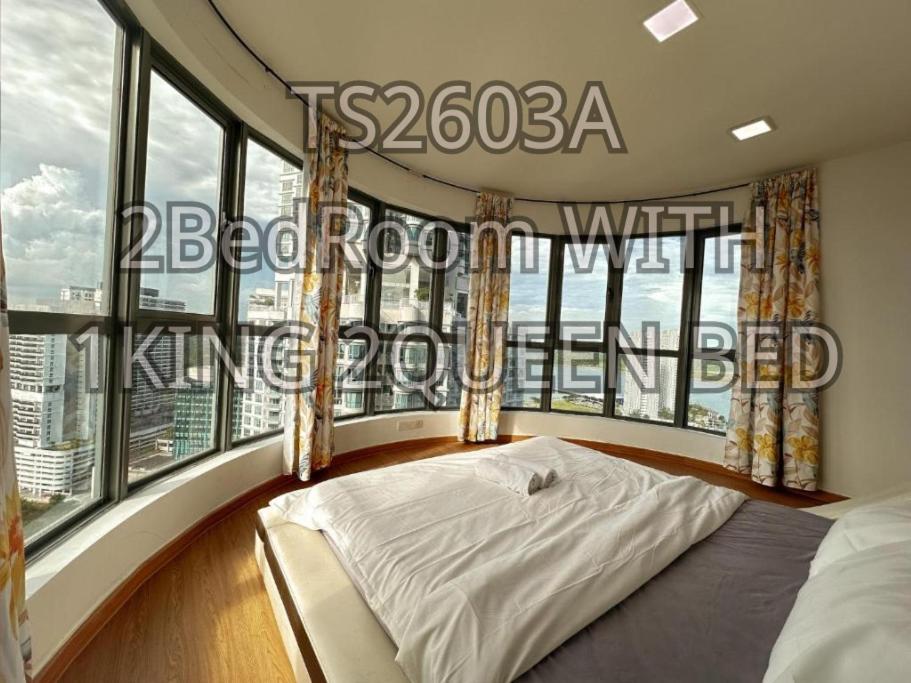 Two-Bedroom Apartment with Balcony and Sea View