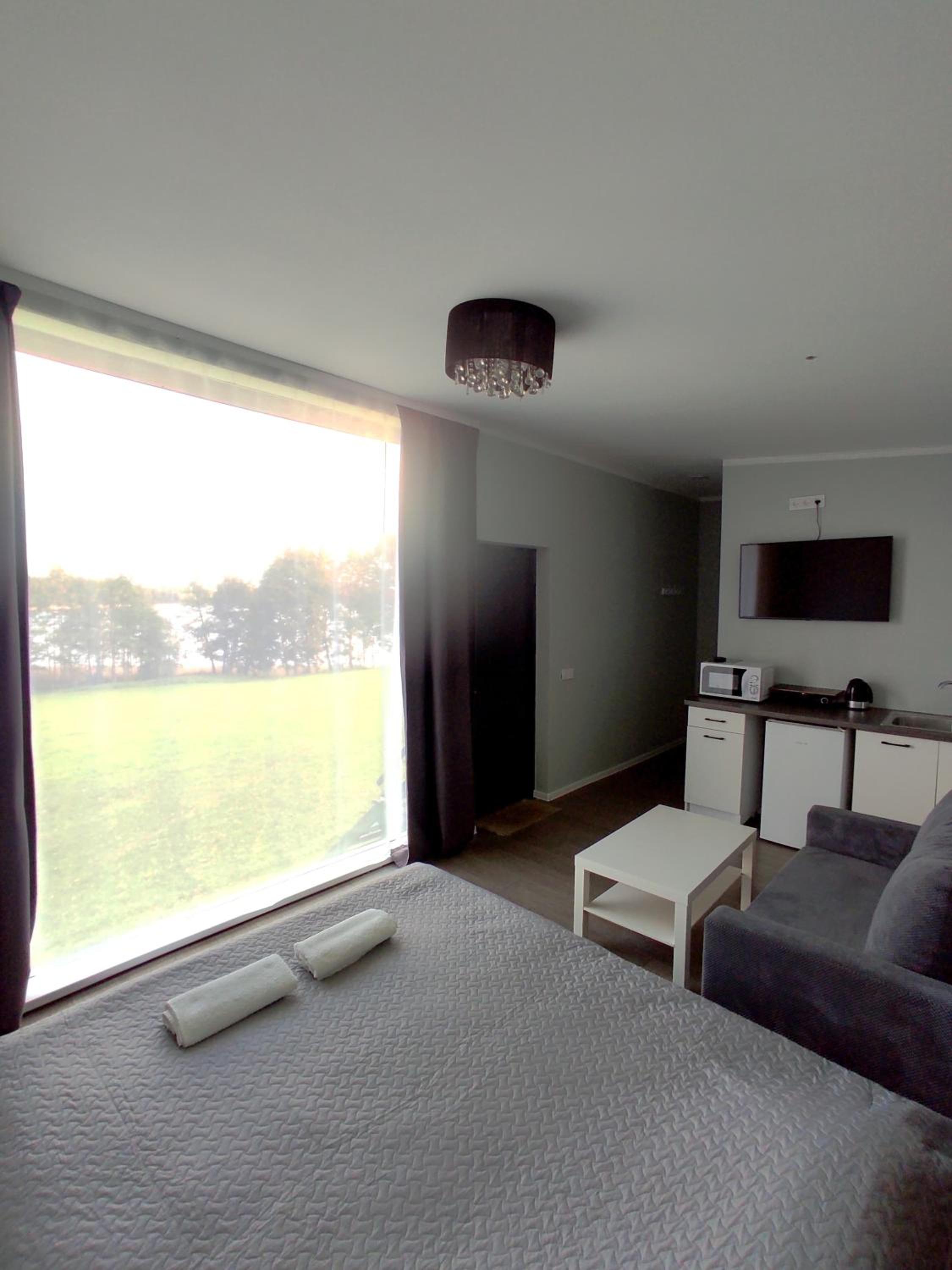 Double Room with Lake View - Photo 6