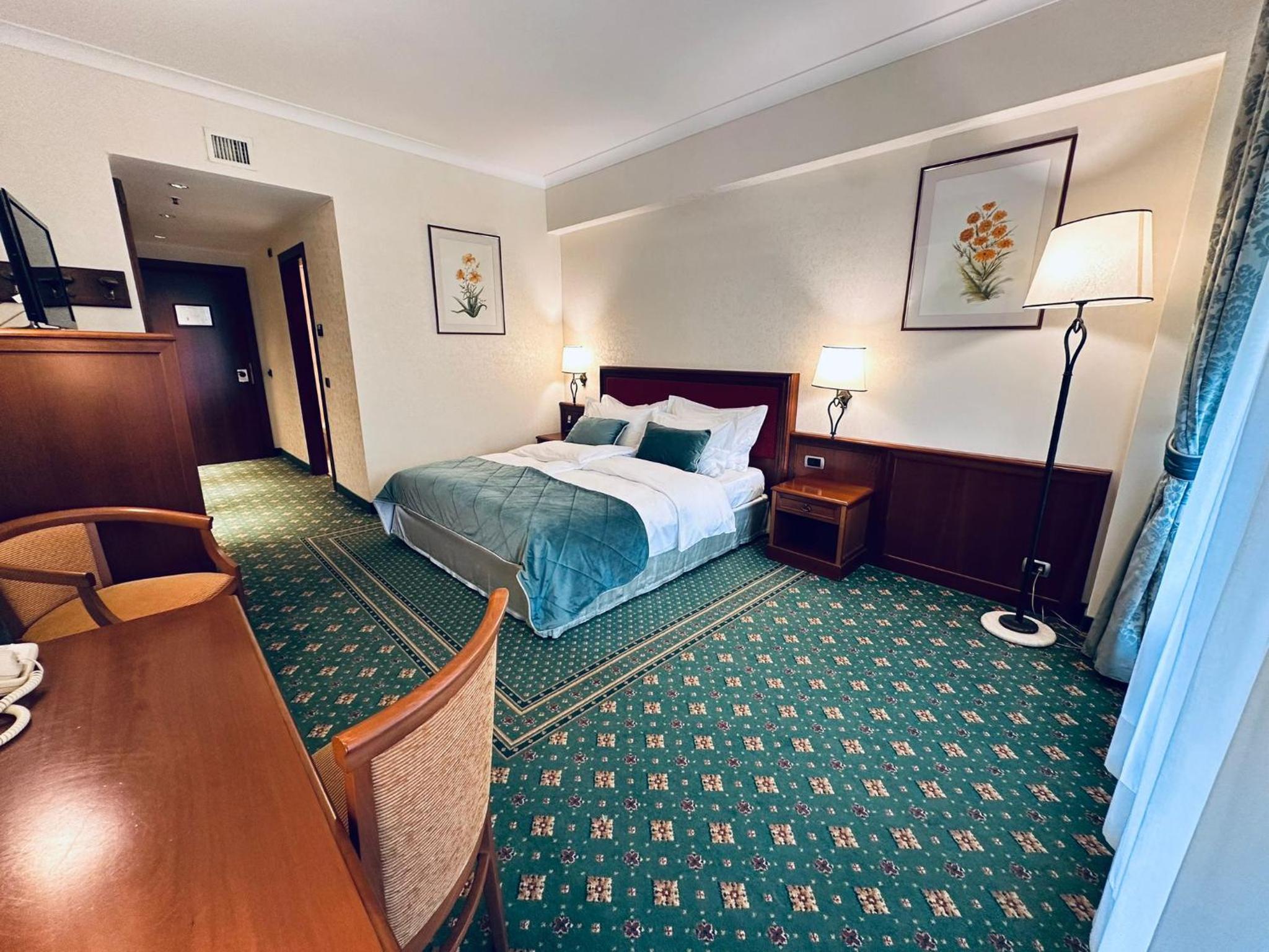 Standard Double or Twin Room - Photo 2