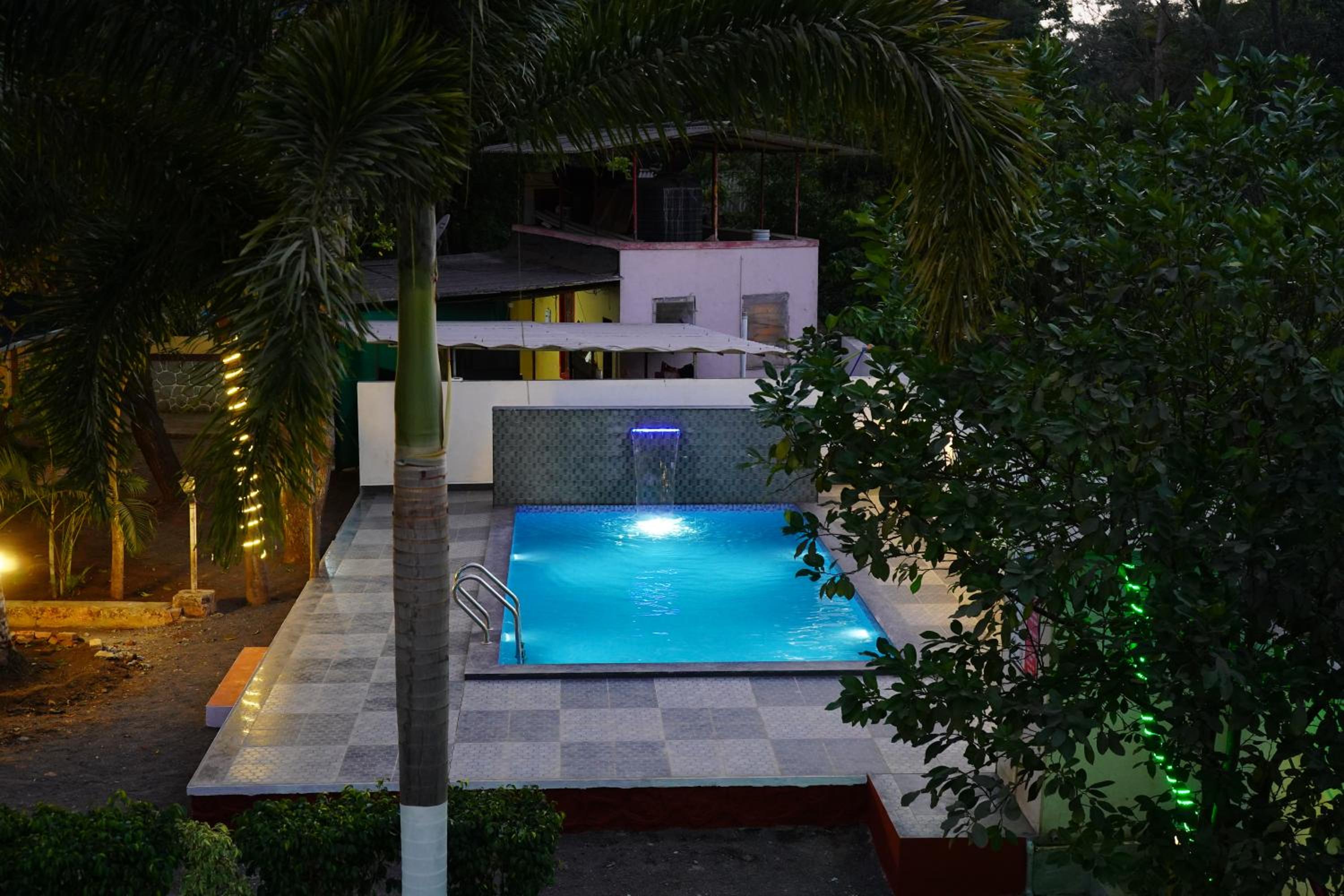 Triple Room with Pool View photo 3