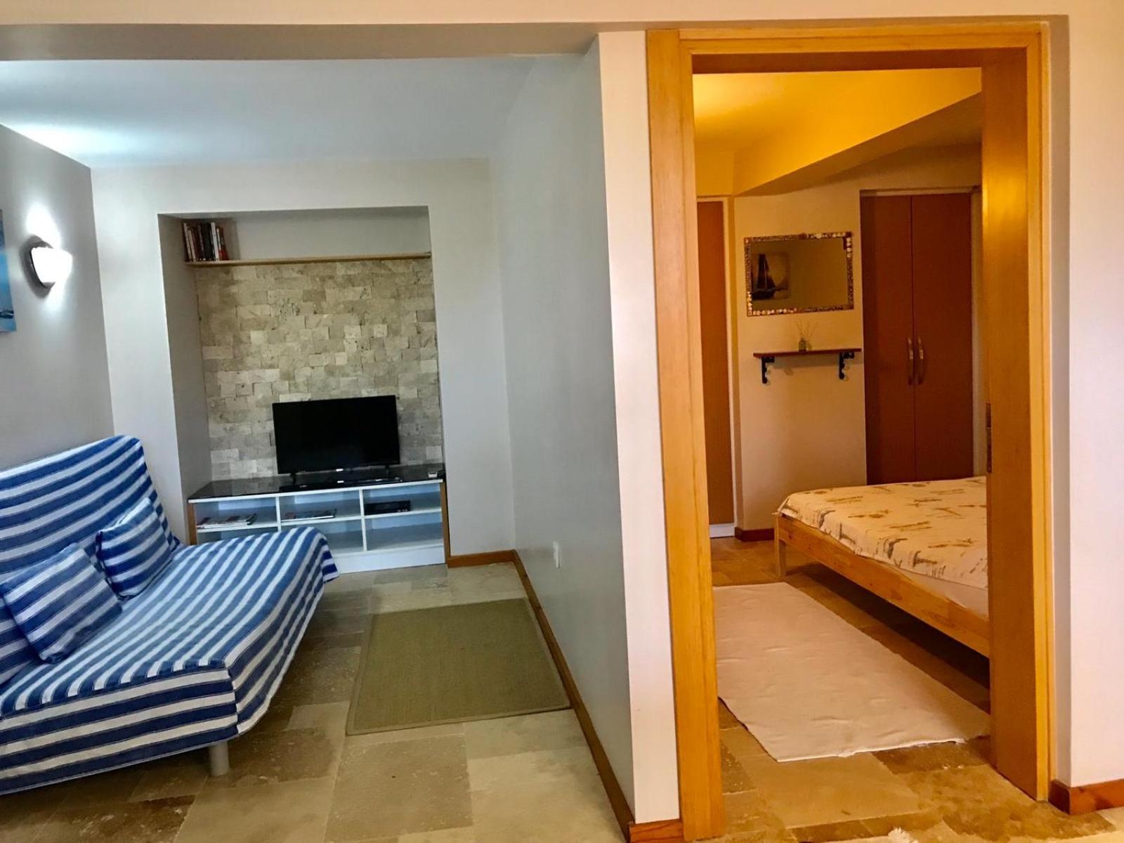 One-Bedroom Apartment with Garden photo 1