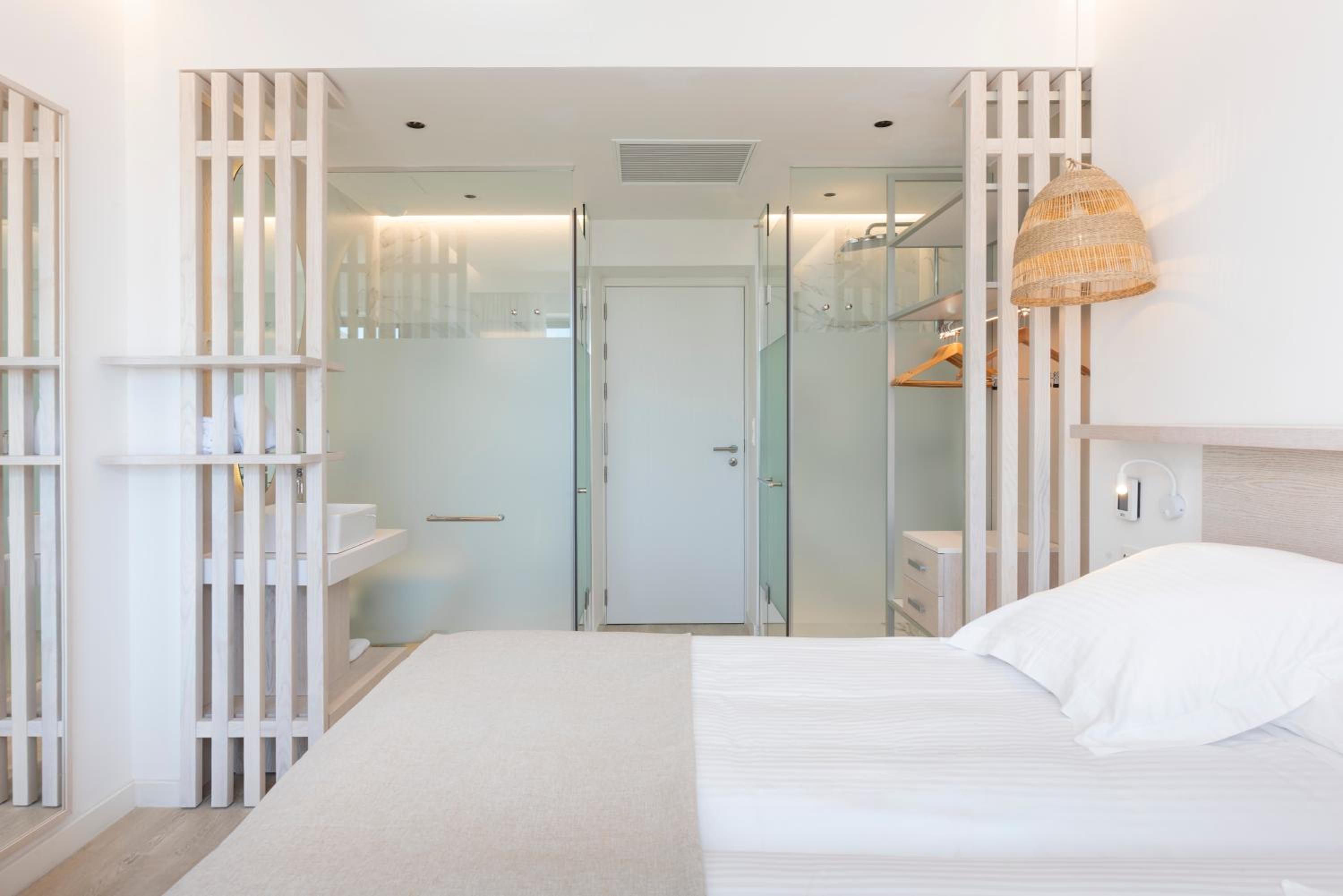 Deluxe Room - Photo 2