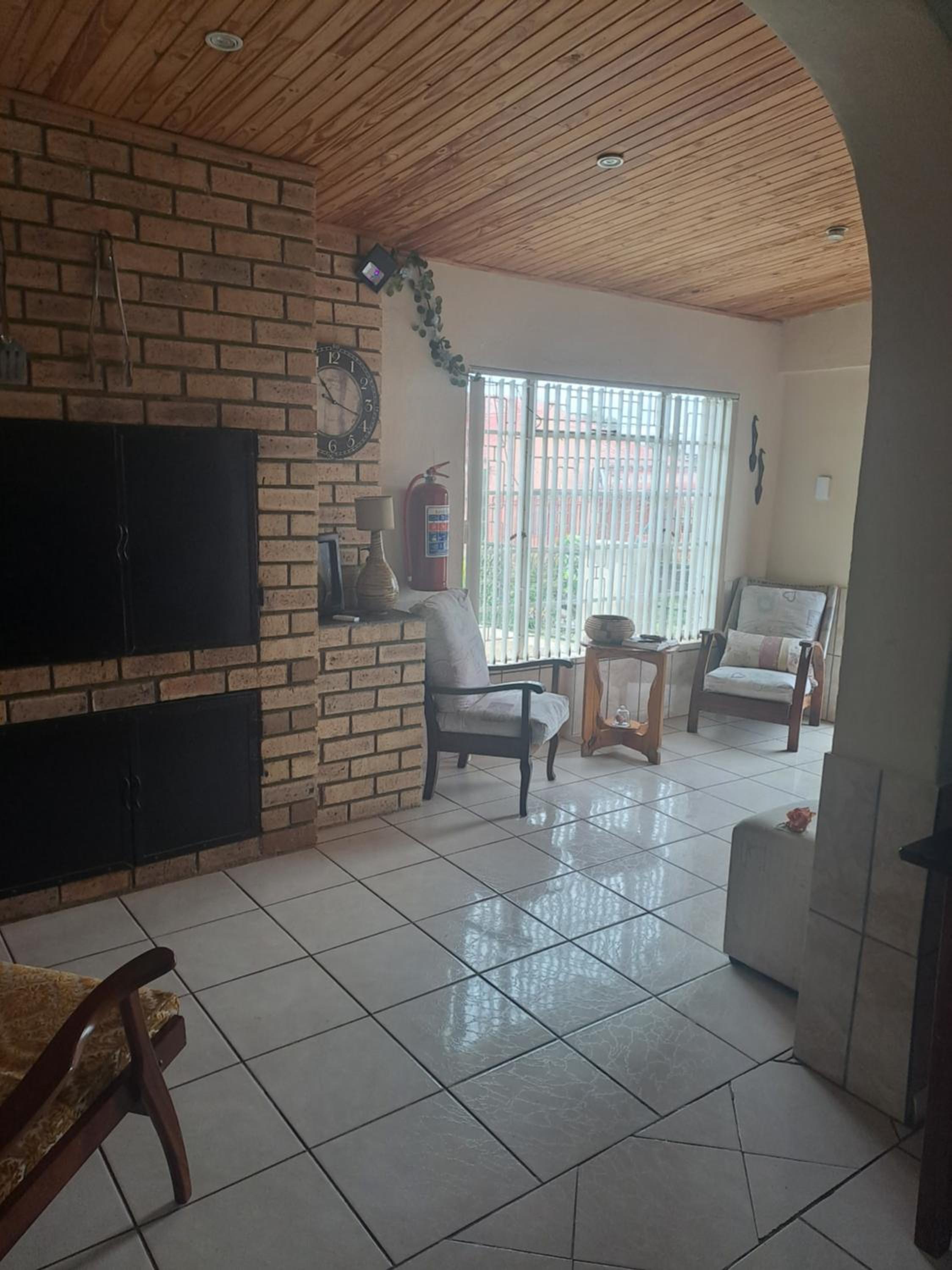 Double Room with Private Bathroom photo 3