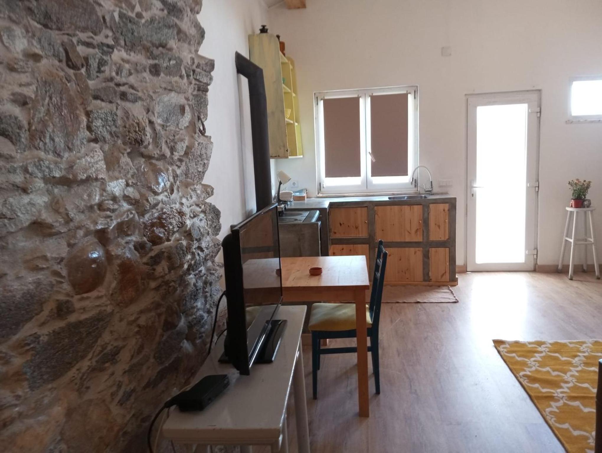 One-Bedroom House - Photo 10