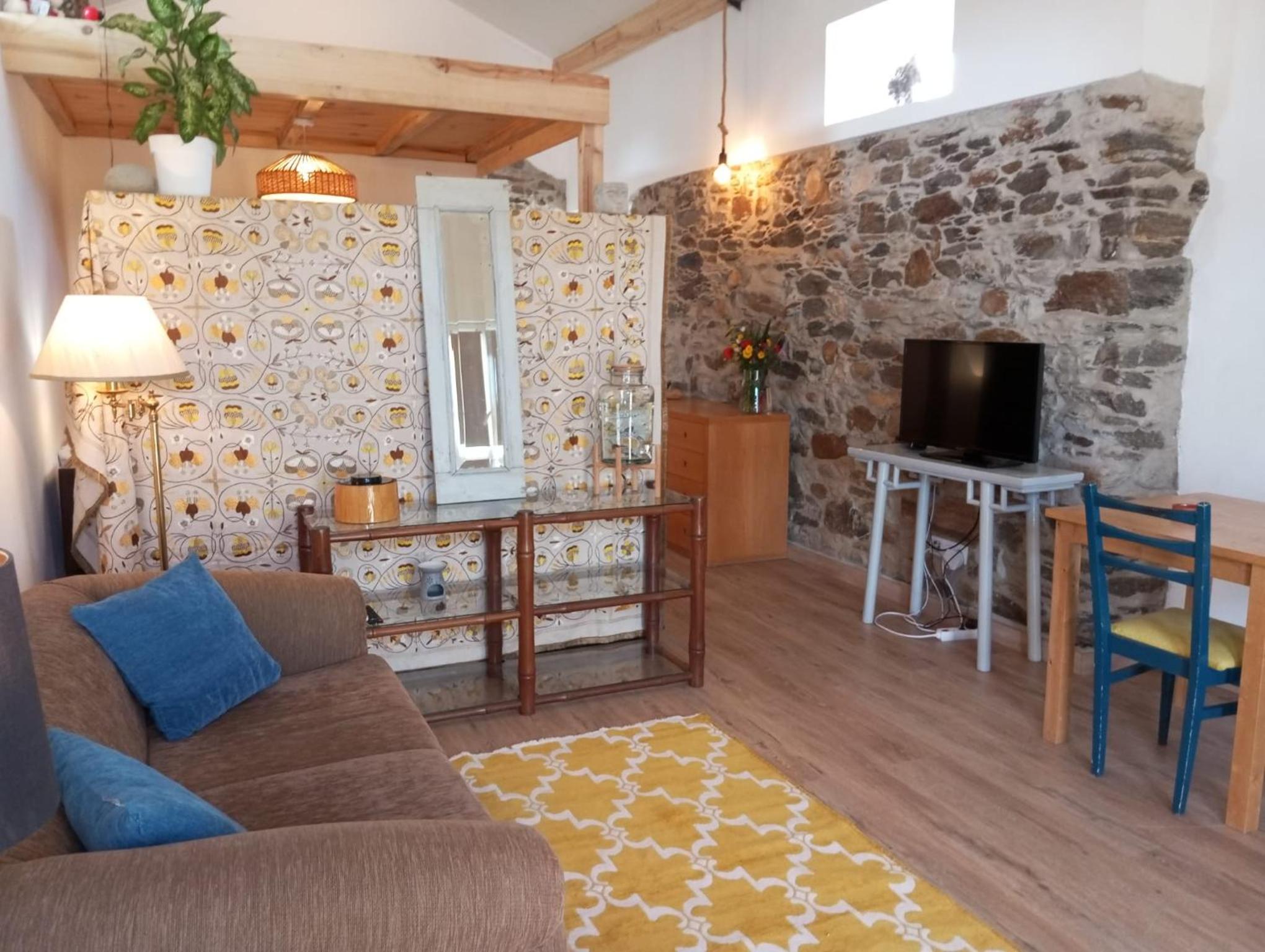 One-Bedroom House - Photo 11