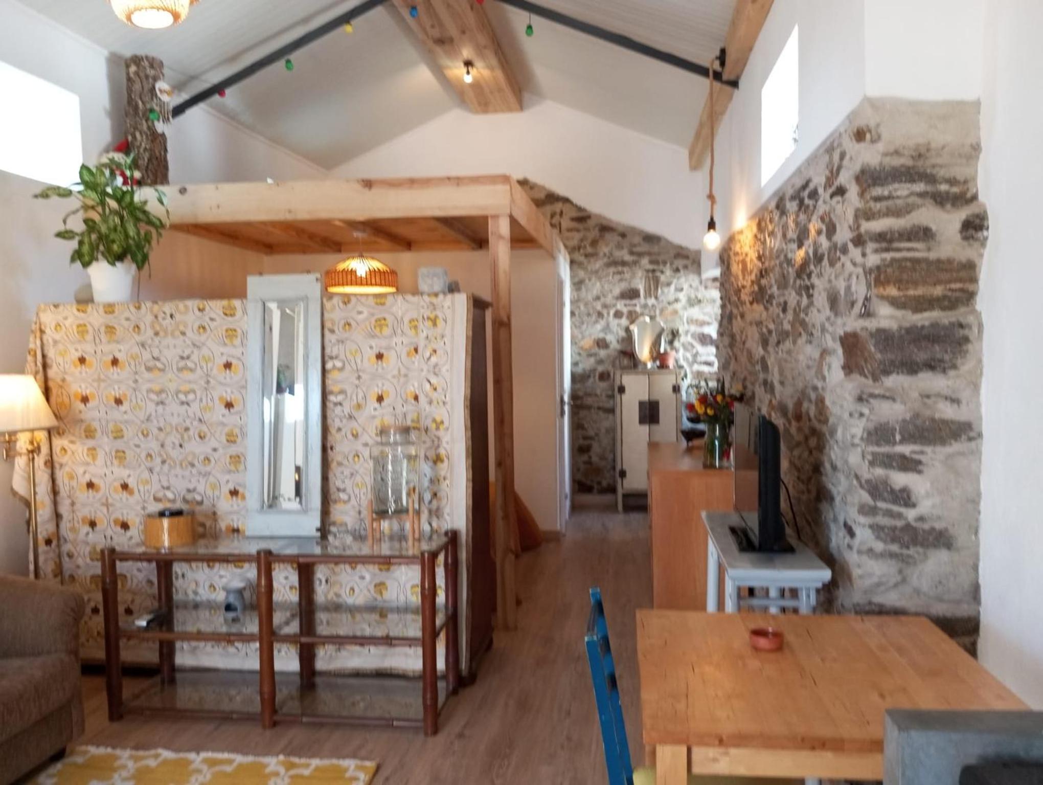 One-Bedroom House - Photo 2