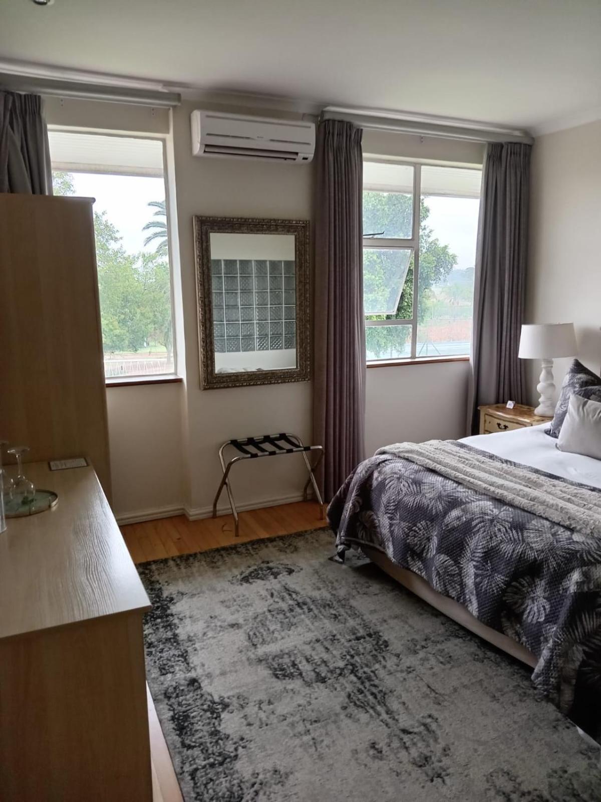Standard Queen Room photo 2