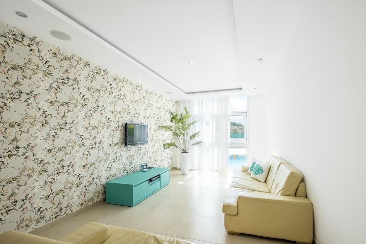 Villa with Sea View