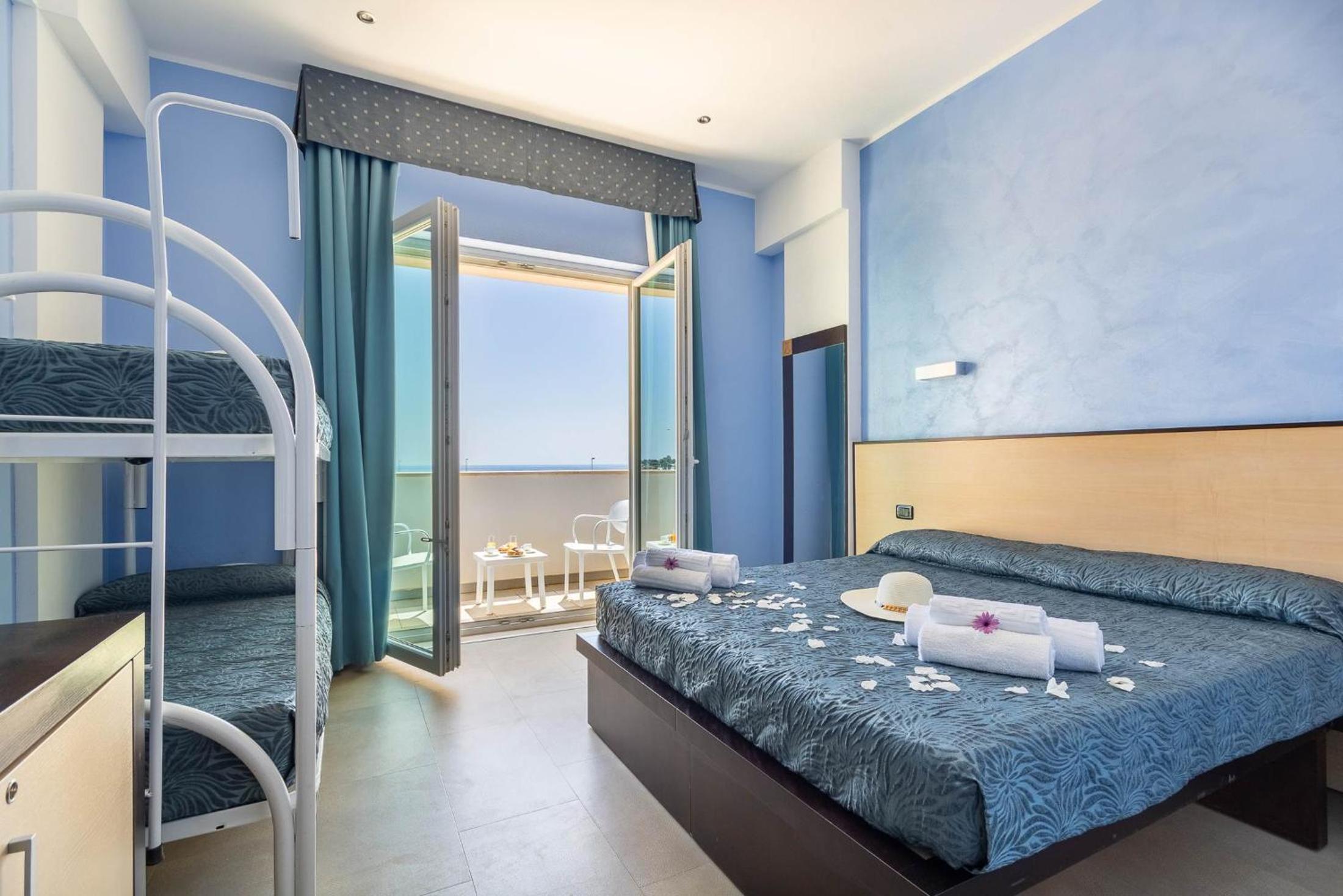 Triple Room with Balcony and See View  - Photo 4