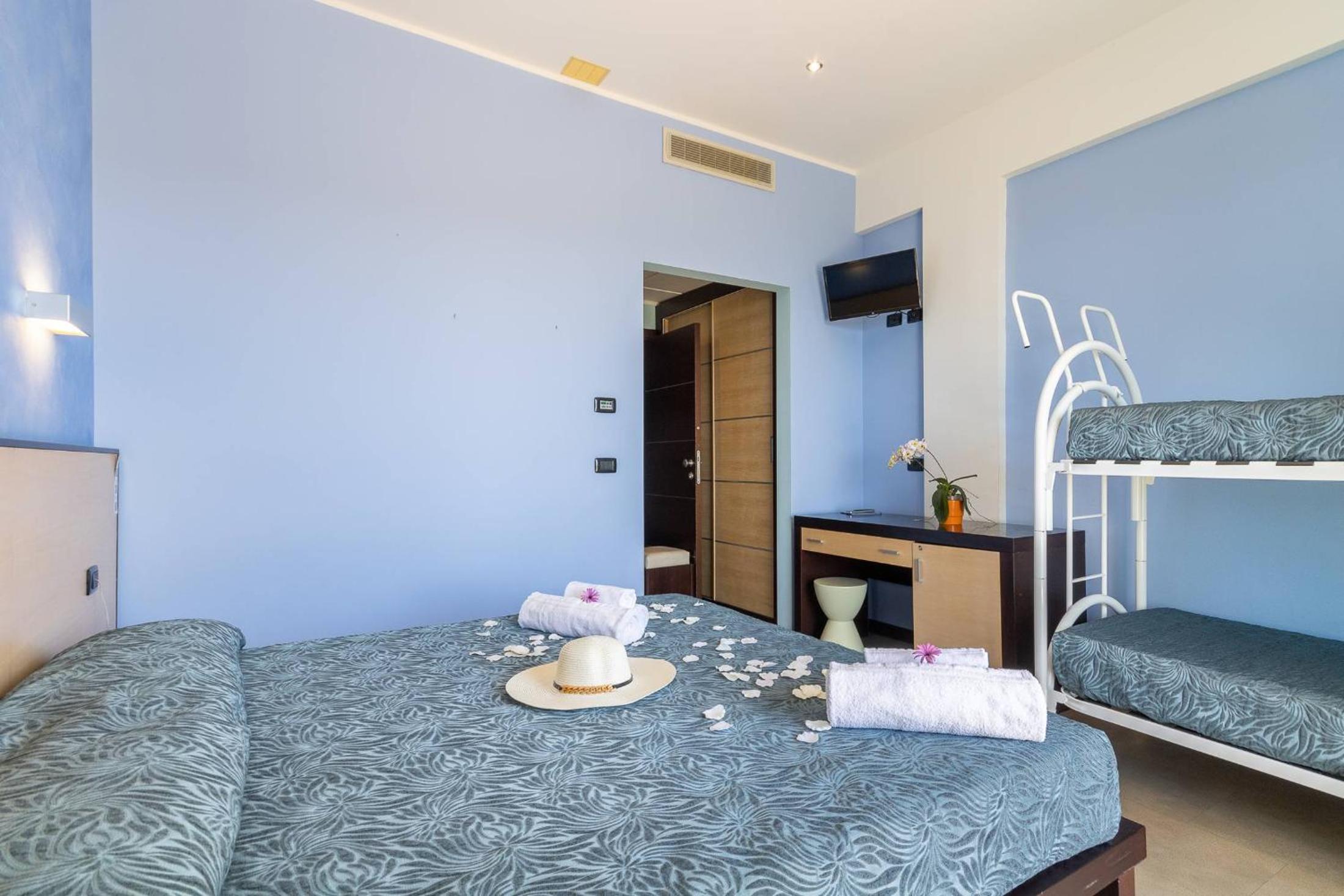 Triple Room with Balcony and See View  - Photo 3