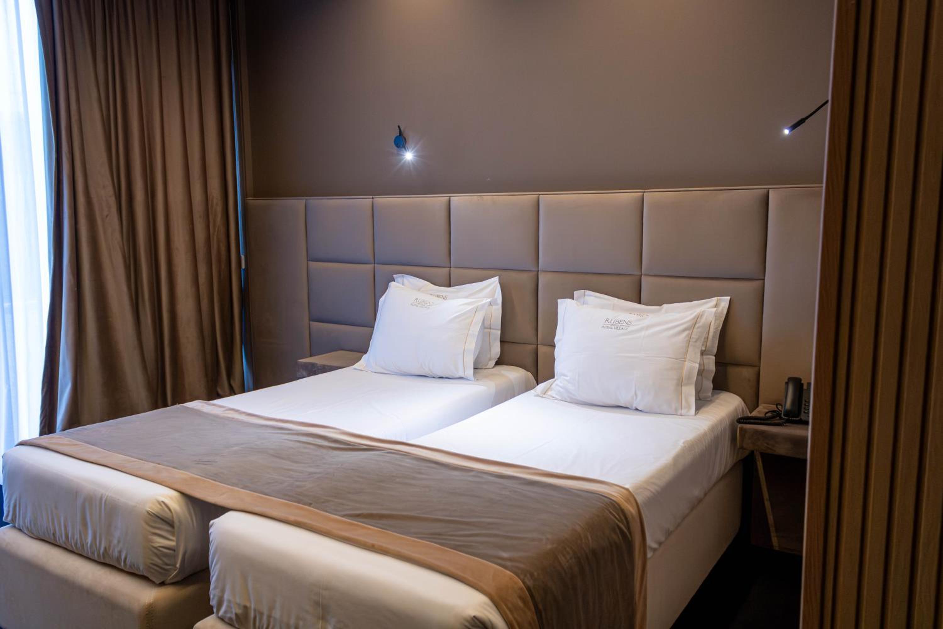 Double or Twin Room photo 3