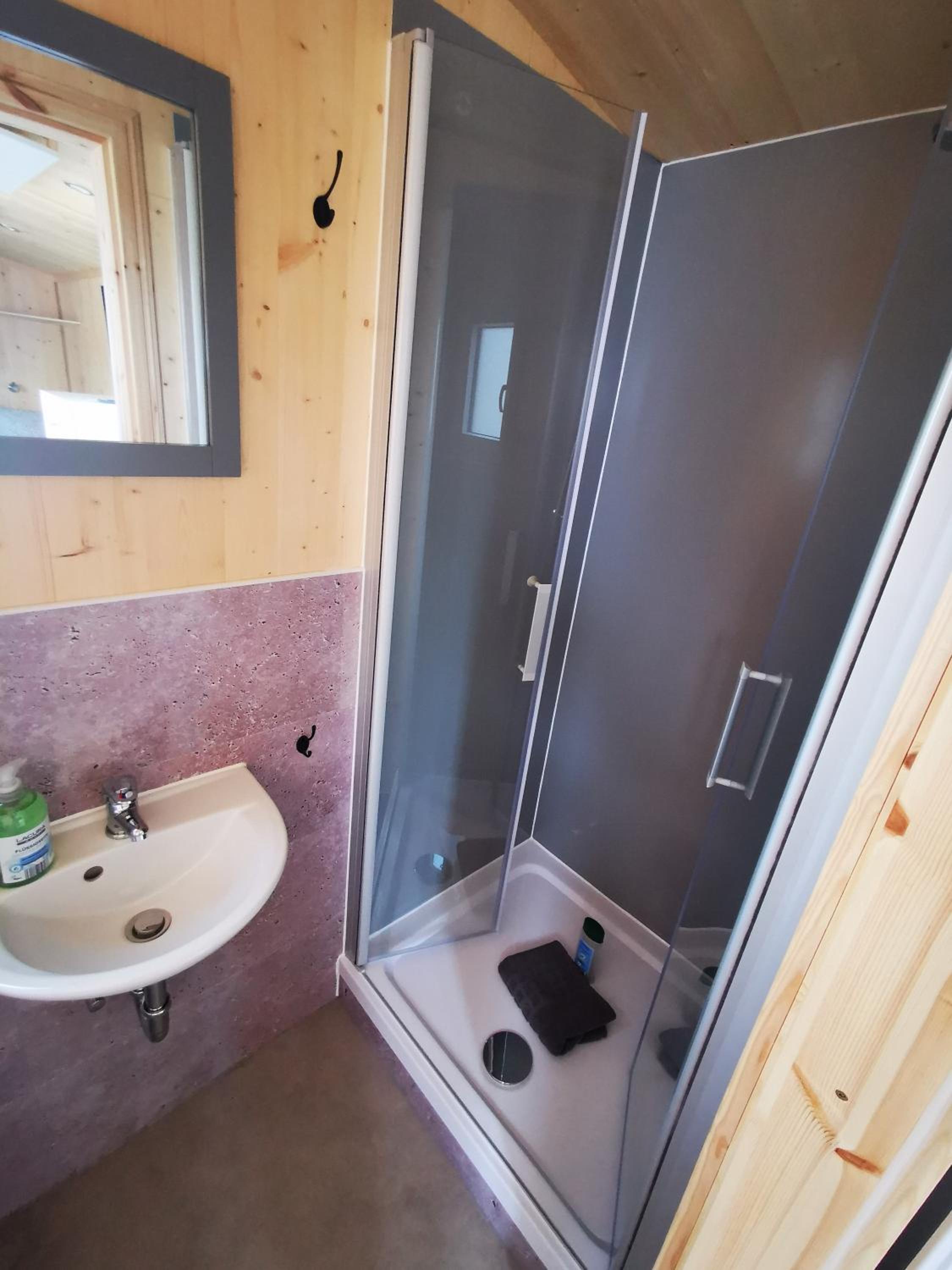 Mobile Home photo 2
