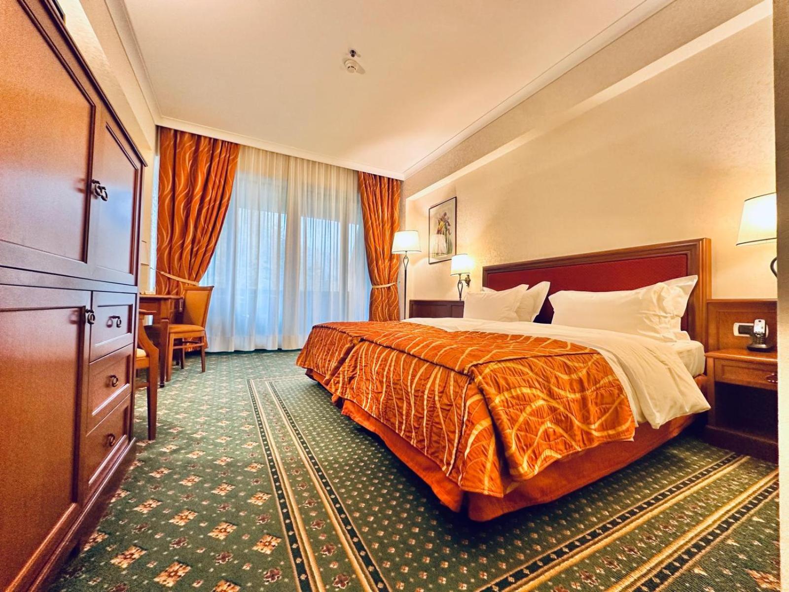 Standard Double or Twin Room - Photo 4
