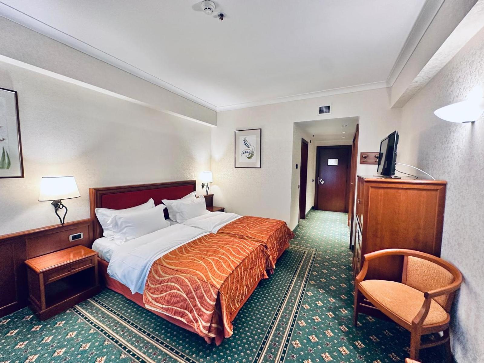 Standard Double or Twin Room - Photo 3