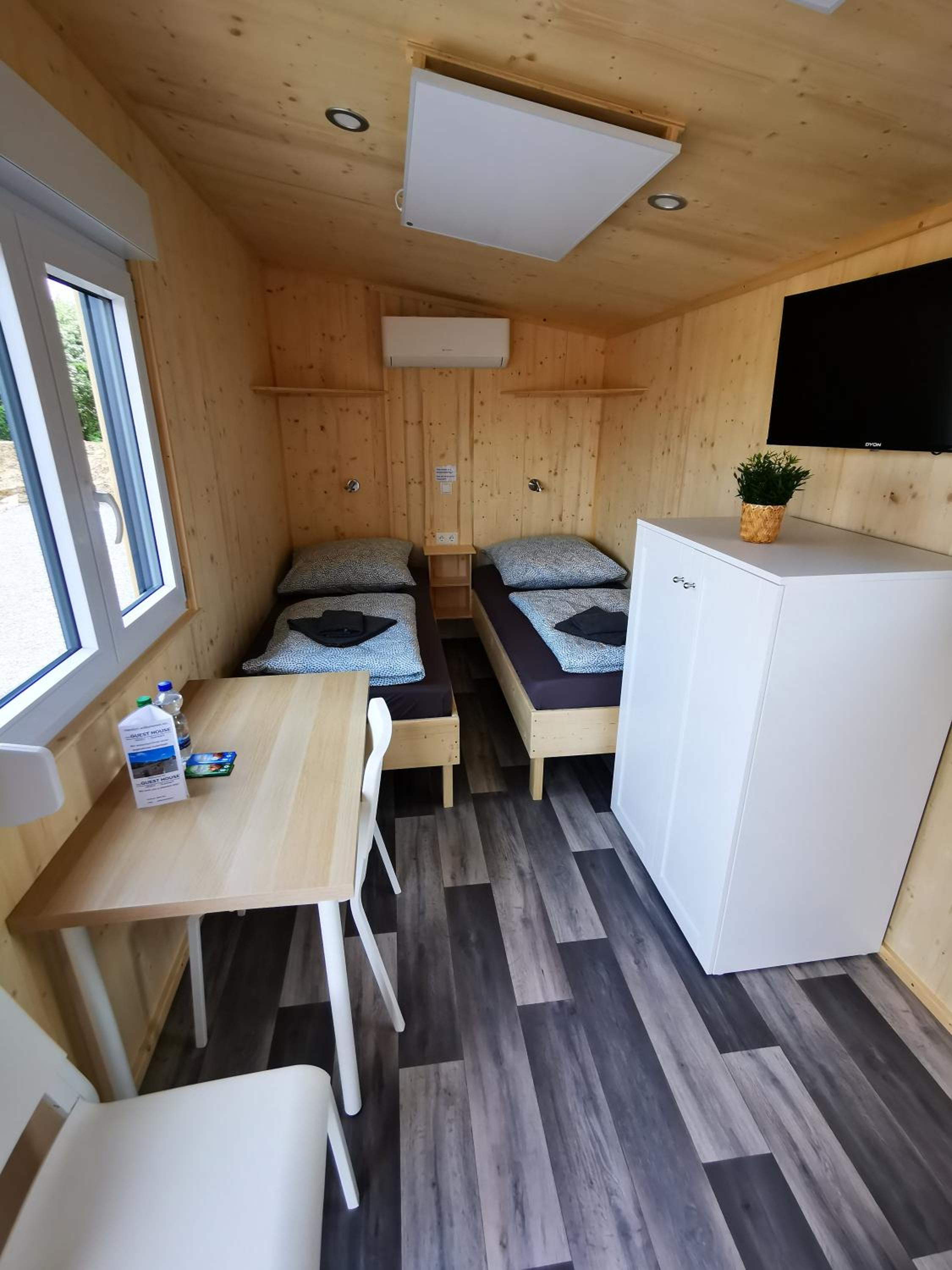 Mobile Home photo 3