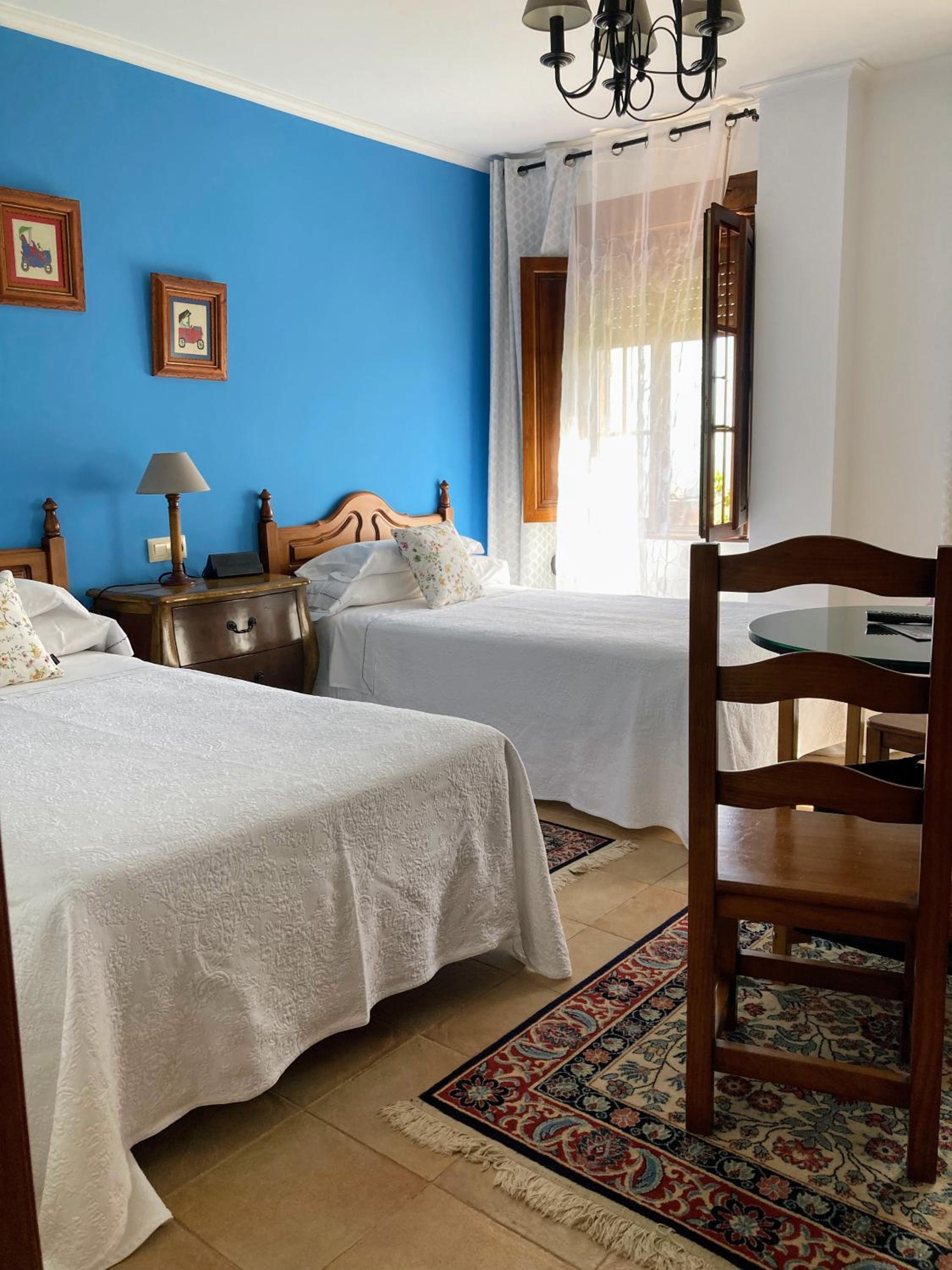 Twin Room - Photo 16