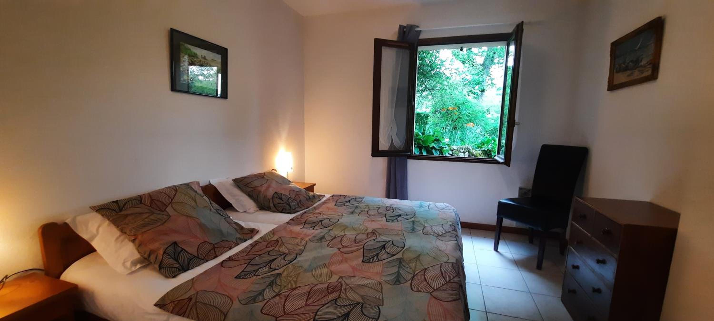 One-Bedroom Apartment with Garden photo 3