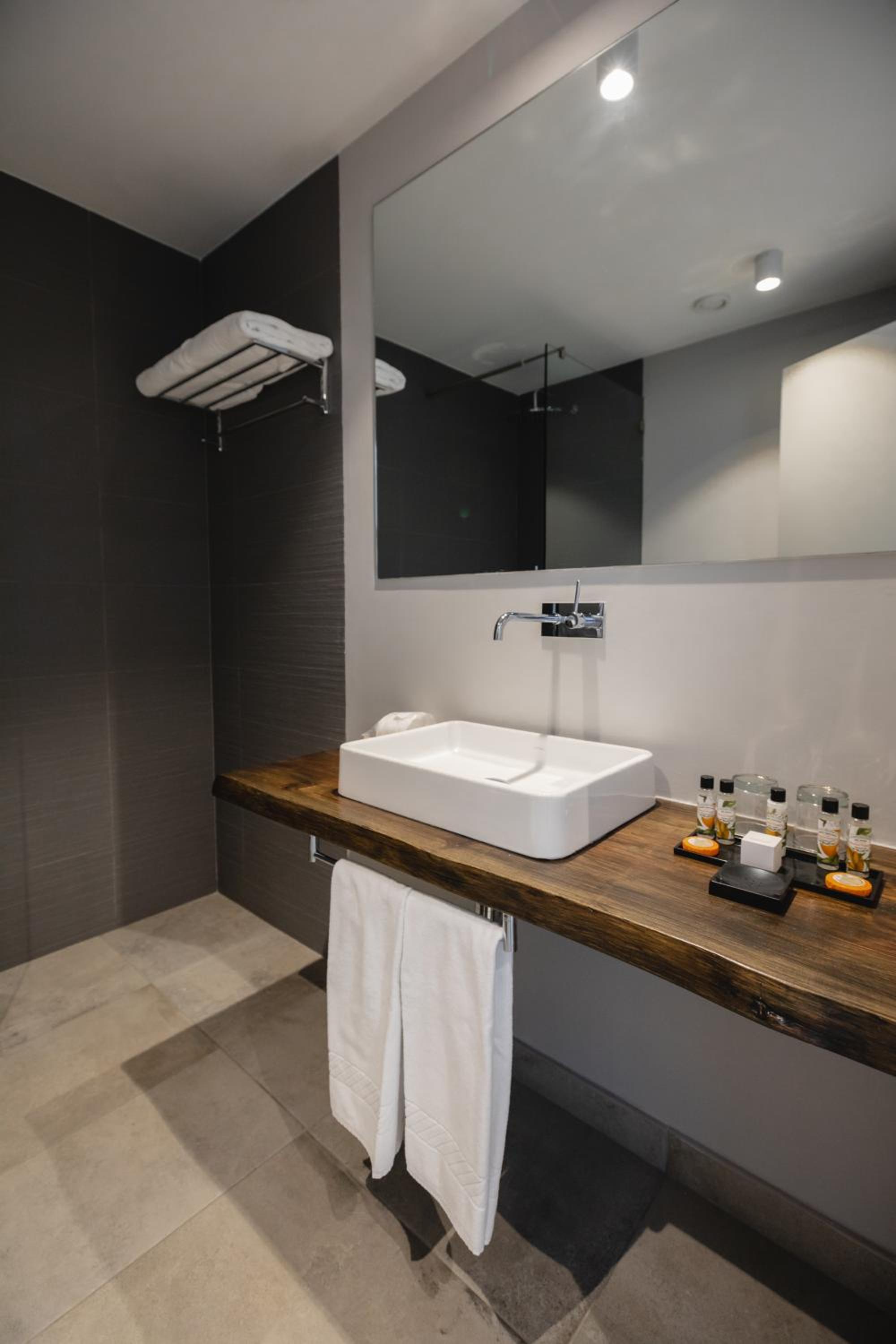 Double or Twin Room - Photo 2